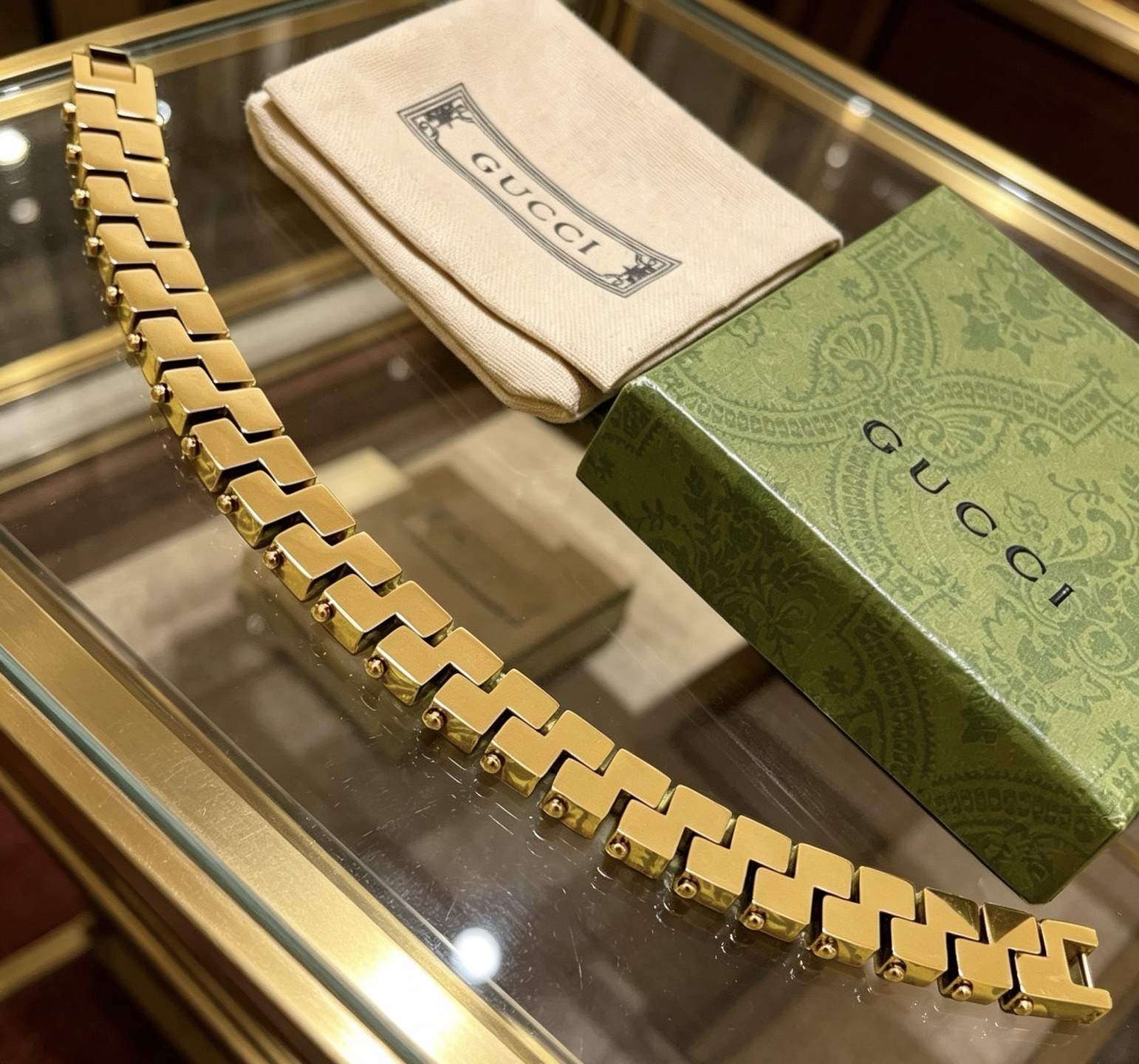 NO:768112,Batch. Gucci new recommended models 2026 latest release Gucci Gucci bracelet latest classic model Exquisite no matter the style or texture, it is the absolute top feel You can understand it at a glance Super nice The most suitable choice for matching clothes, a must-have artifact for men and women Simple and elegant, low-key and luxurious, fine jewelry, gucci, gucci, bracelet19860909批 . 古驰新款推荐款2026最新出炉 Gucci古驰手链最新款经典款 精致无论款式 质感 都是绝对的顶尖feel 只要看一眼就懂了 超 nice 搭配衣服最适合的选择,男女同款必备神器 简单又大气,低调显奢华,饰品精品,gucci,gucci,bracelet,Jewelry