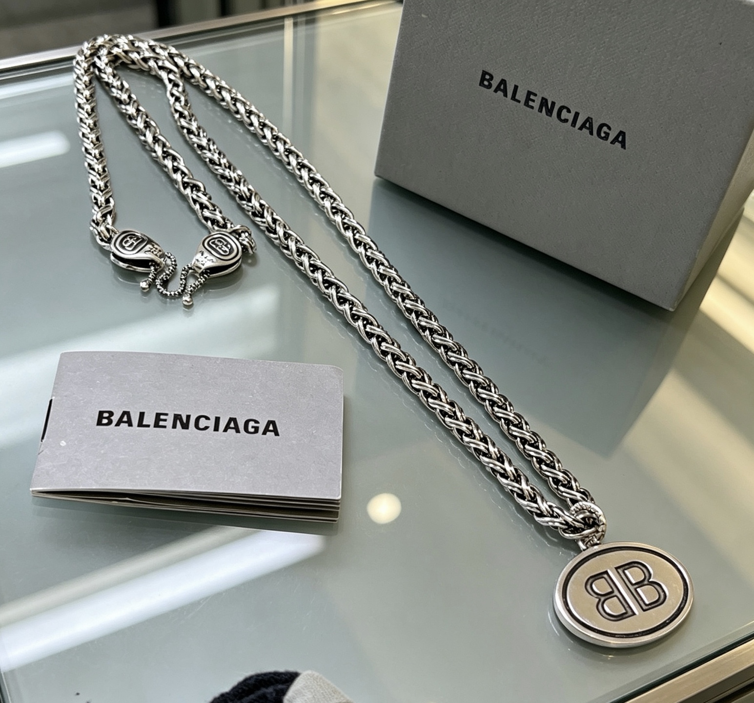 NO:768113,Batch of original goods, new products, Balenciaga necklace, Balenciaga new necklace counter, fine details, every detail process in place, fine design, hot models shipped, unique design, K gold style, Balenciaga necklace, fine jewelry, balenciaga, balenciaga, necklace19860909批 原单货新品 巴黎世家项链 Balenciaga 新款项链专柜一致 细节做工精细 每个细节流程到位 设计工艺精细 火爆款出货 设计独特 K金风格 巴黎世家项链,饰品精品,balenciaga,balenciaga,necklace,Jewelry