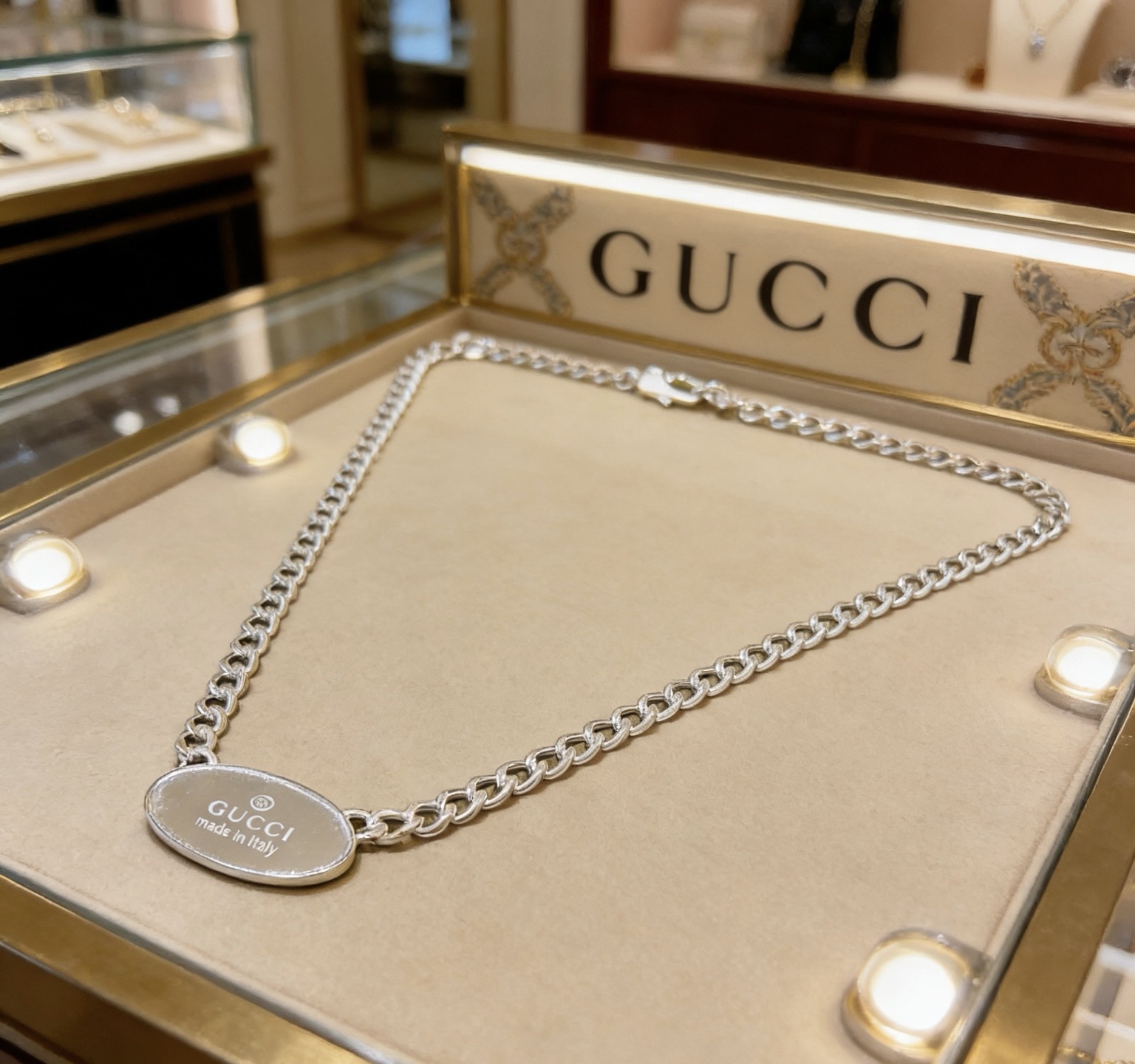 NO:768158,Batch. New product released. The latest model of the handsome Gucci necklace is of higher quality. The same style as the Anger Forest series double G Gucci necklace for celebrities. The details are distressed. The glossy version is not available in the market. This model has been released. It is a best-selling model in Gucci. It goes well with trendy clothes, high-quality jewelry, Gucci, and necklaces.19860909批. 新品发布巨帅古驰项链最新款链条档次更高明星同款Anger Forest系列双G古驰项链 细节对版做旧处理 非市面亮面版型 这款一直在出 古驰里面热卖款 非常好搭配潮流衣服,饰品精品,gucci,necklace,Jewelry