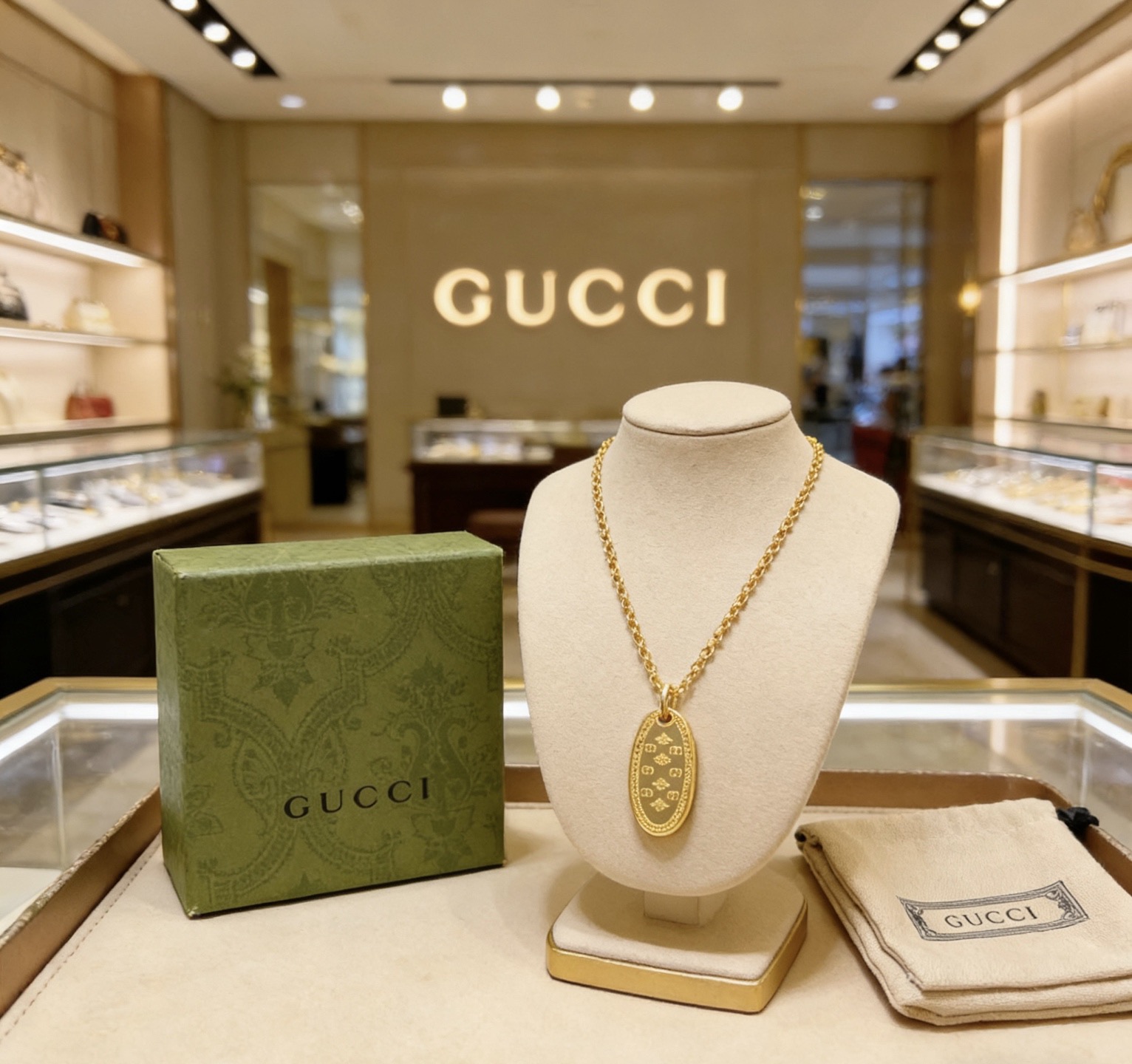 NO:767691,The first batch of new products will not be released until they are released. The latest model of Gucci necklace is the first choice for internet celebrities. The latest chain of Gucci necklace is of higher quality. The same style as Anger Forest series double g design concept for celebrities. Retro classic series pendant. Gucci necklace makes high-end clothes more elegant. It has more brand and personality when going out. The details are aged and processed. Non-market glossy version. This one has been released. The best-selling model in Gucci. Very easy to match, fine jewelry, gucci, necklace.19860909批  新品首发不爆不发 抖音带货网红首选 古驰项链最新款链条档次更高明星同款Anger Forest系列双g设计理念复古经典系列吊坠古驰项链 让高档的衣服搭配更有气质 出去更有牌面和个性 细节对版做旧处理 非市面亮面版型 这款一直在出 古驰里面热卖款 非常好搭配,饰品精品,gucci,necklace,Jewelry