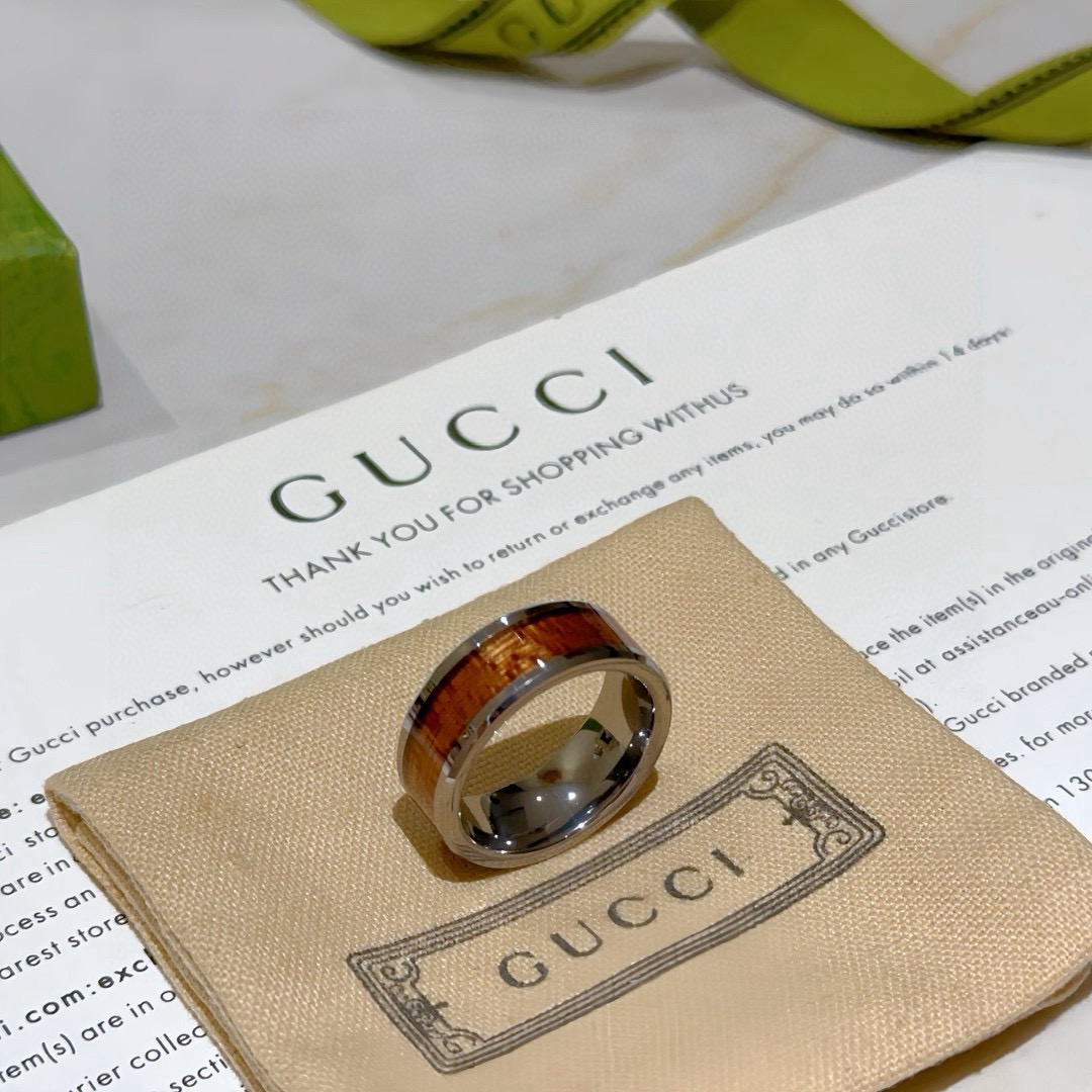 NO:767637,Batch. The latest style of Gucci ring is of higher quality. The same style as the star's Anger Forest series v gold texture double G. Pure handmade craftsmanship. Gucci ring. Detail matching is purely handmade. Non-market glossy version. This one has been out. The best-selling model in Gucci. Very easy to match with trendy clothes. The size is 7 8 9 10 11. Couple rings of the same style for men and women, fine jewelry, gucci, ring19860909批.古驰戒指最新款款式档次更高明星同款Anger Forest系列v金质感双G纯手工制作工艺 古驰戒指 细节对版纯手工处理 非市面亮面版型 这款一直在出 古驰里面热卖款 非常好搭配潮流衣服码数美7 8 9 10 11 男女同款情侣戒指,饰品精品,gucci,ring,Jewelry