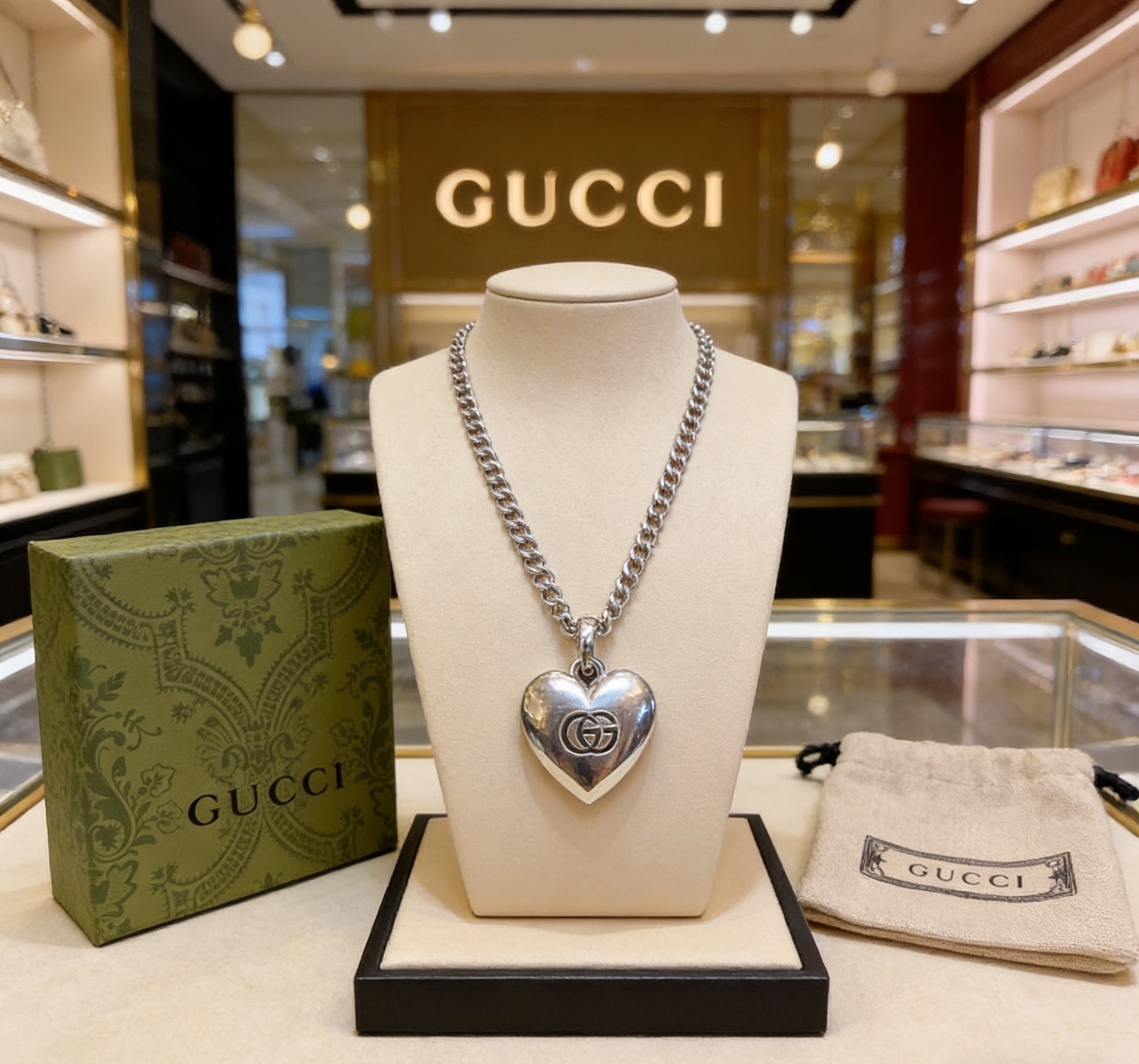 NO:767657,The latest Gucci necklace has a higher grade. The same style as the Anger Forest series double G classic necklace Gucci necklace. The details are distressed. The shiny version is not available in the market. This model has been on sale. It is a best-selling model in Gucci. It is very suitable for trendy clothes, high-quality jewelry, gucci, and necklace.19860909批古驰项链最新款链条档次更高明星同款Anger Forest系列双G经典项链古驰项链 细节对版做旧处理 非市面亮面版型 这款一直在出 古驰里面热卖款 非常好搭配潮流衣服,饰品精品,gucci,necklace,Jewelry
