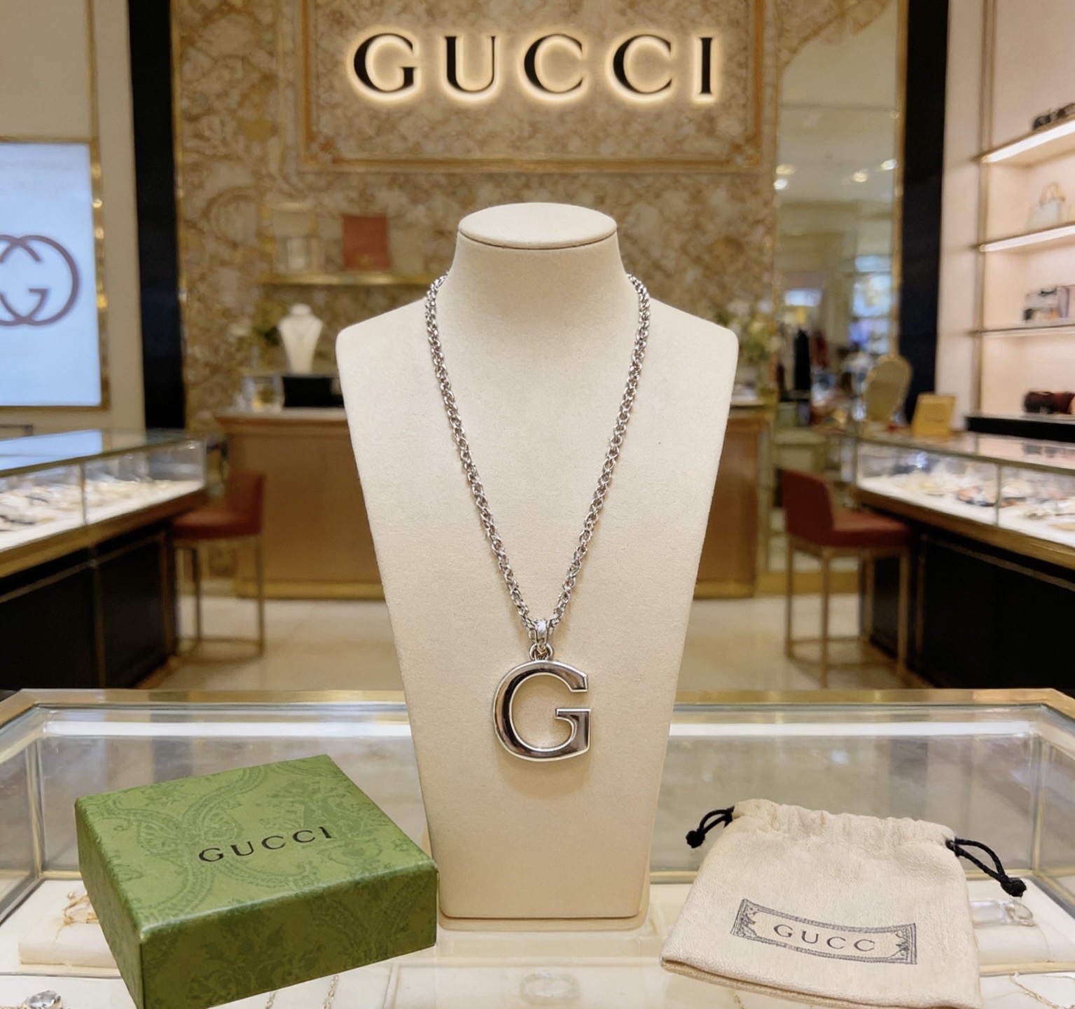 NO:767675,Batch, it’s so handsome. Gucci necklace 2026 latest chain has a higher grade. The same classic model for celebrities. Anger Forest series double G Gucci necklace. The details are distressed. The shiny version is not available in the market. This one has been out. It is a best-selling model in Gucci. It is very good to match trendy clothes, fine jewelry, gucci, necklace.19860909批 太帅啦 古驰项链2026最新款链条档次更高明星同款经典款Anger Forest系列双G古驰项链 细节对版做旧处理 非市面亮面版型 这款一直在出 古驰里面热卖款 非常好搭配潮流衣服,饰品精品,gucci,necklace,Jewelry