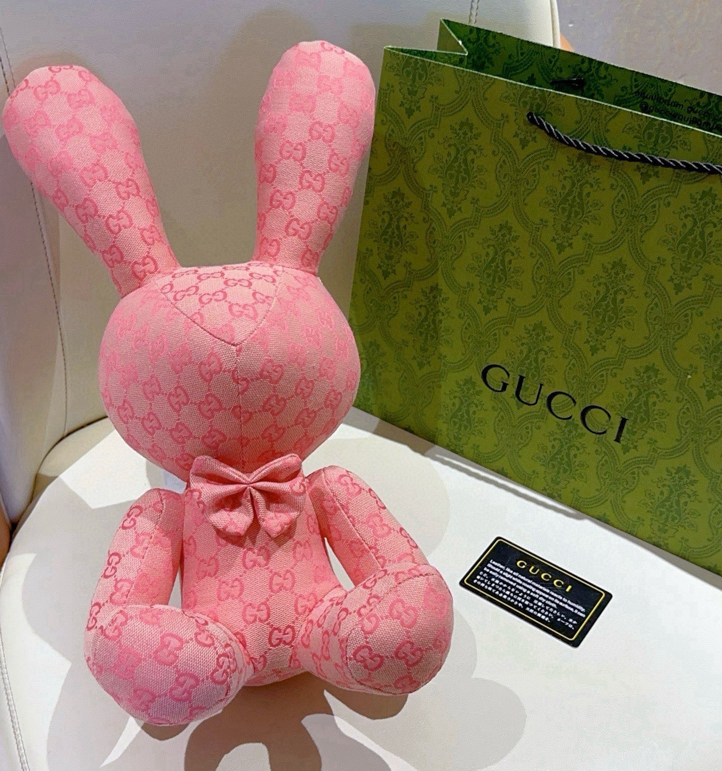 NO:767628,Batch. Hot model is coming. Gucci official website launches new product, Bunny Bunny Doll, for exclusive high-quality sale. New products for export to France are released. Gucci’s Bunny Bunny doll is purely handmade. The texture and fullness are all in place. Not many in stock, so hands are slow. Super cute. I look forward to my Bunny. It will give you a high-end feel when you put it in the car and at home. The size of 40cm is particularly fun to hold in your hand. Boutique jewelry, gucci19860909批. 爆款来袭 古驰官网首发新品小兔兔玩偶独家高品质发售 出口法国订单新品发布 ,古驰的的一款小兔兔公仔,纯手工制作工艺 质感 饱满度全部到位 现货不多,手慢无 超级可爱的 期待我的小兔兔.放车里放家里高级感满满 40cm的尺寸,抱在手里特别好玩.,饰品精品,gucci,Jewelry