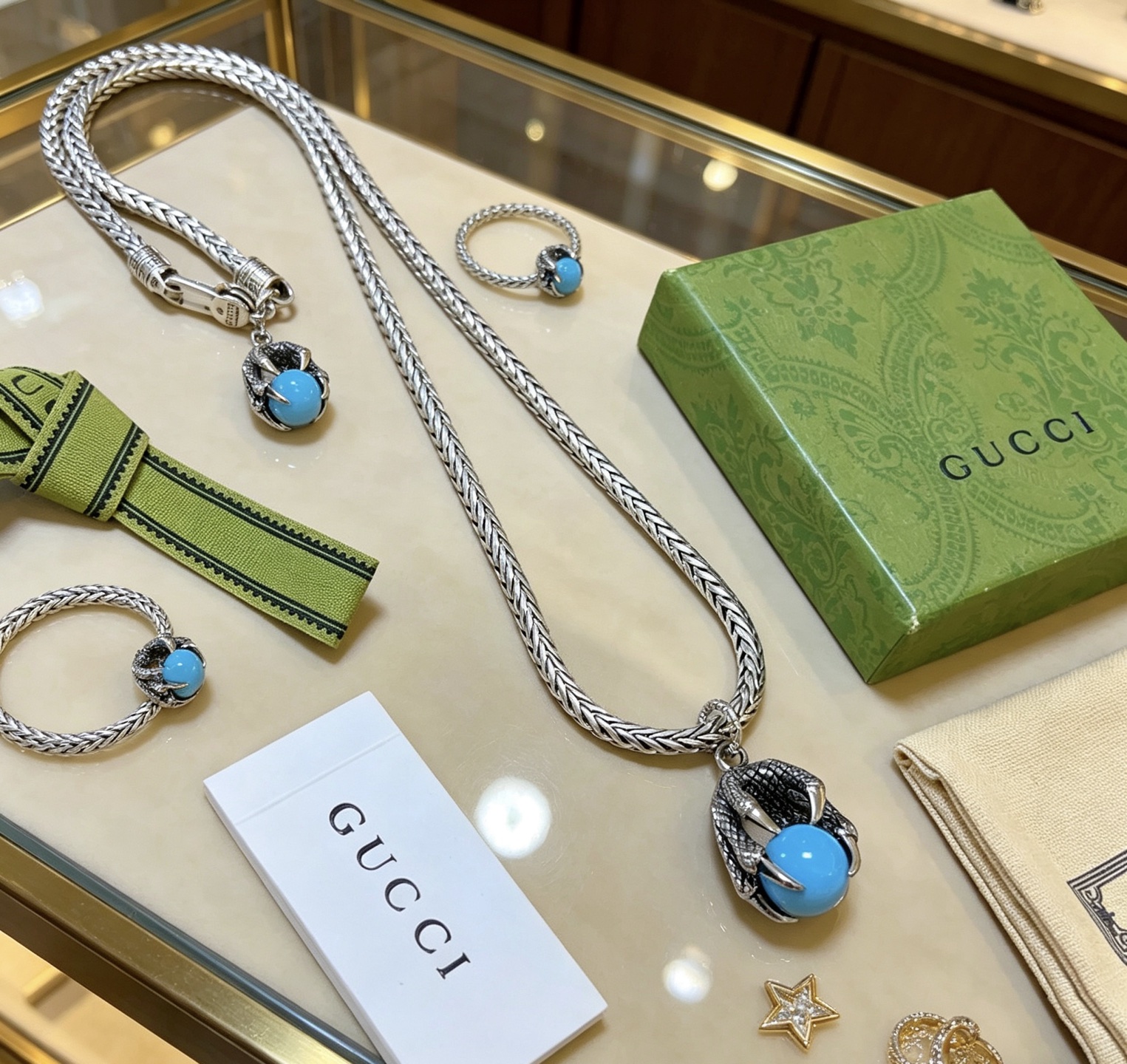 NO:767667,Batch, don't explode, don't post, the first choice for Douyin to bring goods, the latest chain of Gucci necklace is higher grade, the same model for celebrities, Anger Forest series, double g Gucci turquoise new art style retro necklace, which makes high-end clothes more elegant, more brand and personality when going out, details are distressed, non-market glossy version, this one has been out, Gucci's best-selling model, very easy to match, fine jewelry, gucci, necklace19860909批 不爆不发 抖音带货网红首选 古驰项链最新款链条档次更高明星同款Anger Forest系列双g古驰松石新品艺术风格复古项链 让高档的衣服搭配更有气质 出去更有牌面和个性 细节对版做旧处理 非市面亮面版型 这款一直在出 古驰里面热卖款 非常好搭配,饰品精品,gucci,necklace,Jewelry