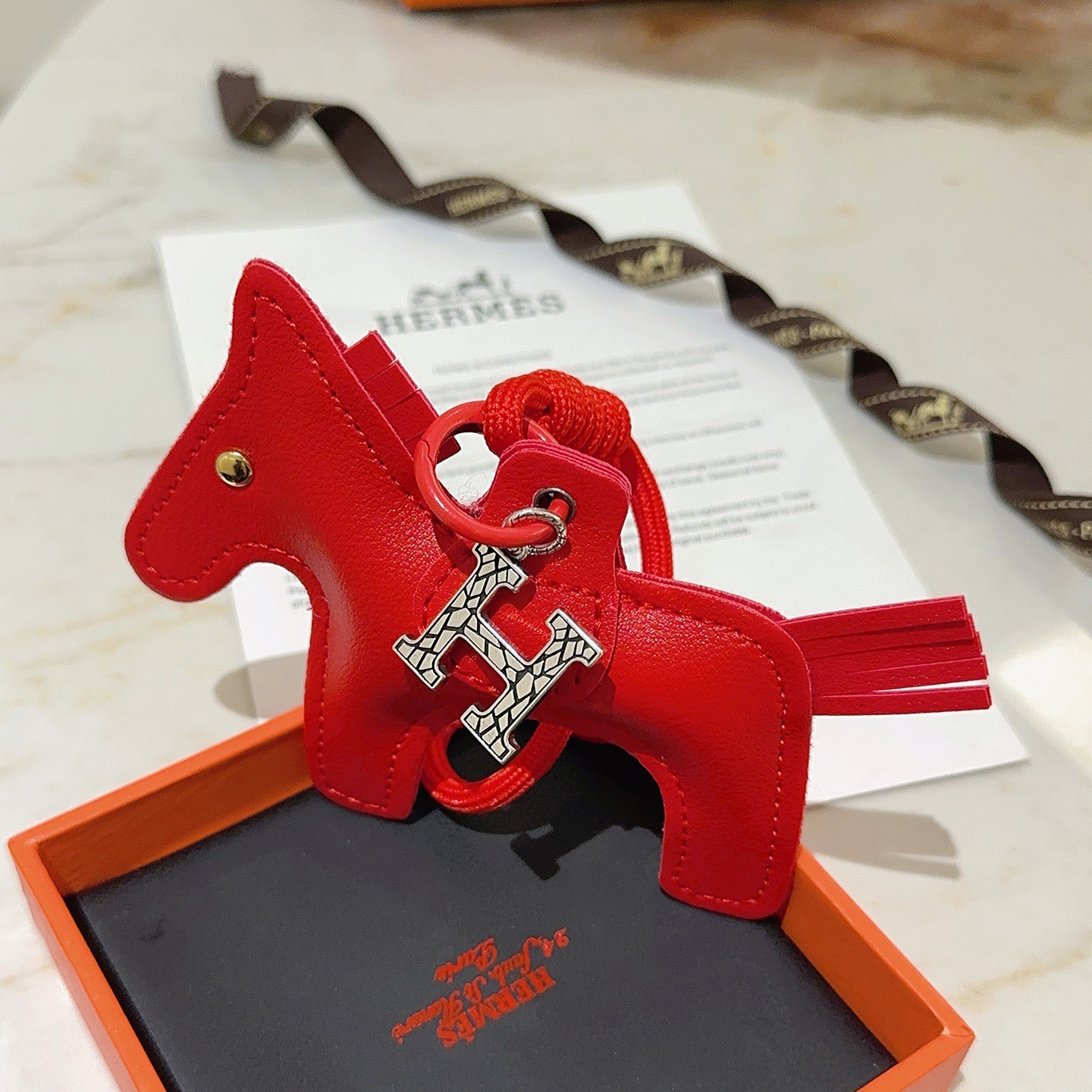 Hermes Rodeo Horse Bag Charm pingente Couro vermelho com ferragens de metal prateado 10 cm