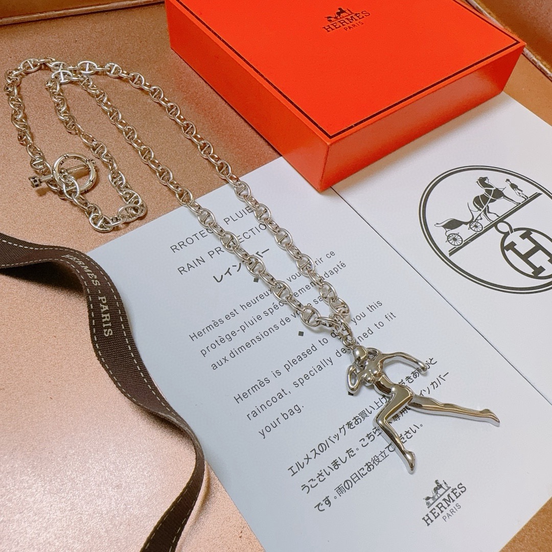 Hermes Chaine d Ancre Runner Pendant necklace Silver-toned metal no additional gemstones 60cm