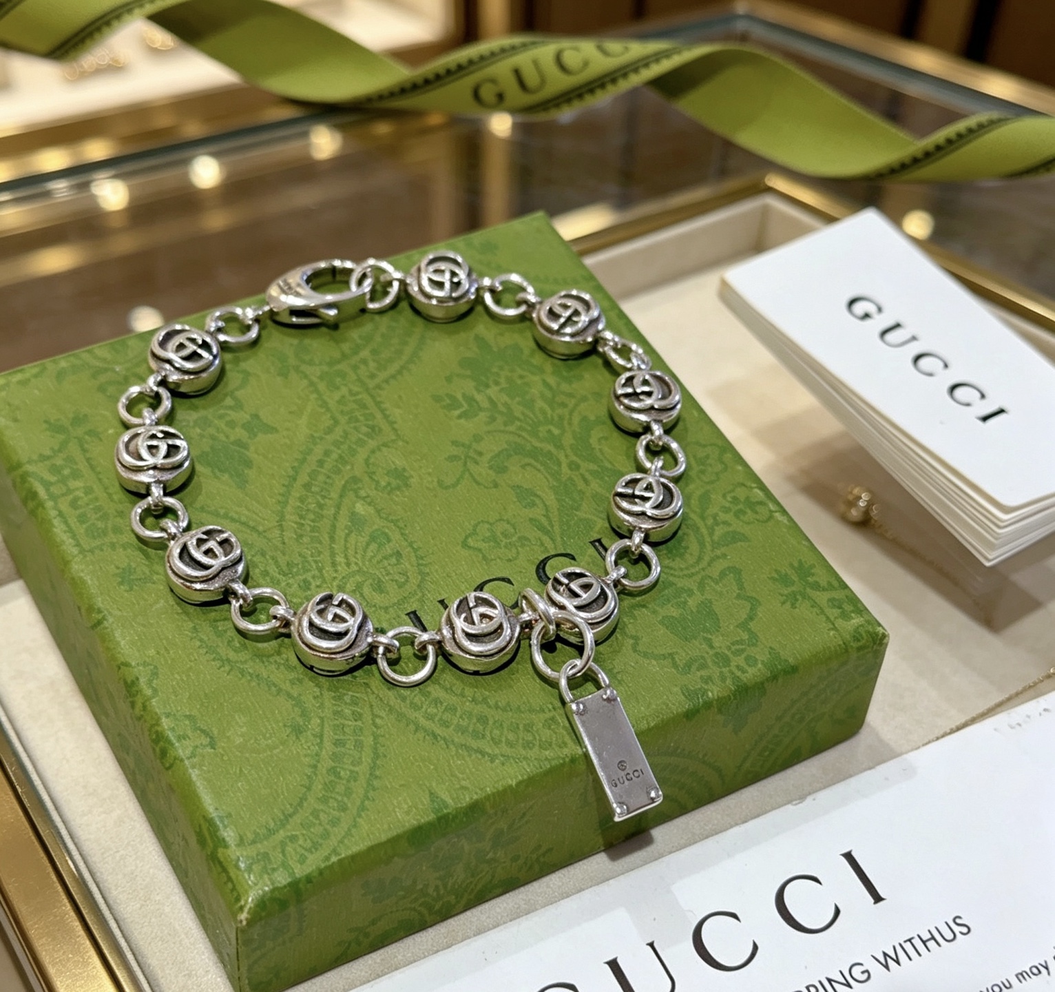 NO:767727,Batch. 2026 Gucci new bracelets are released. Gucci Gucci bracelets are the latest classic style. They are exquisite regardless of style and texture. They are absolutely top-notch. You can understand the pattern chain body at a glance. The original logo is super nice. The best choice for matching clothes. A must-have artifact for men and women. Simple and elegant, low-key and luxurious. Size 16.18. 20.22.24 cm, fine jewelry, gucci, gucci, bracelet19860909批. 2026古驰新品手链出炉 Gucci古驰手链最新款的经典款 精致无论款式 质感 都是绝对的顶尖feel 只要看一眼就懂了认准花纹链身 原版logo 超 nice 搭配衣服最佳的选择,男女同款必备神器 简单又大气,低调显奢华码数16.18. 20.22.24厘米,饰品精品,gucci,gucci,bracelet,Jewelry