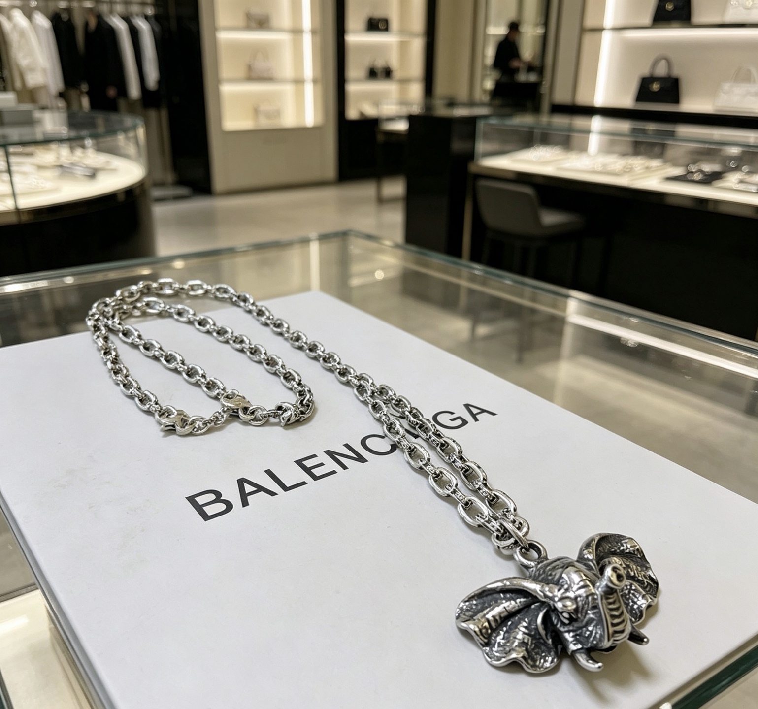 NO:767837,Batch original single goods new products Balenciaga necklace Balenciaga new necklace counter consistent fine details workmanship every detail process in place fine design craftsmanship hot models shipped unique design retro style Balenciaga necklace, jewelry boutique, balenciaga, balenciaga, necklace19860909批 原单货新品 巴黎世家项链 Balenciaga 新款项链专柜一致 细节做工精细 每个细节流程到位 设计工艺精细 火爆款出货 设计独特 复古风格 巴黎世家项链,饰品精品,balenciaga,balenciaga,necklace,Jewelry