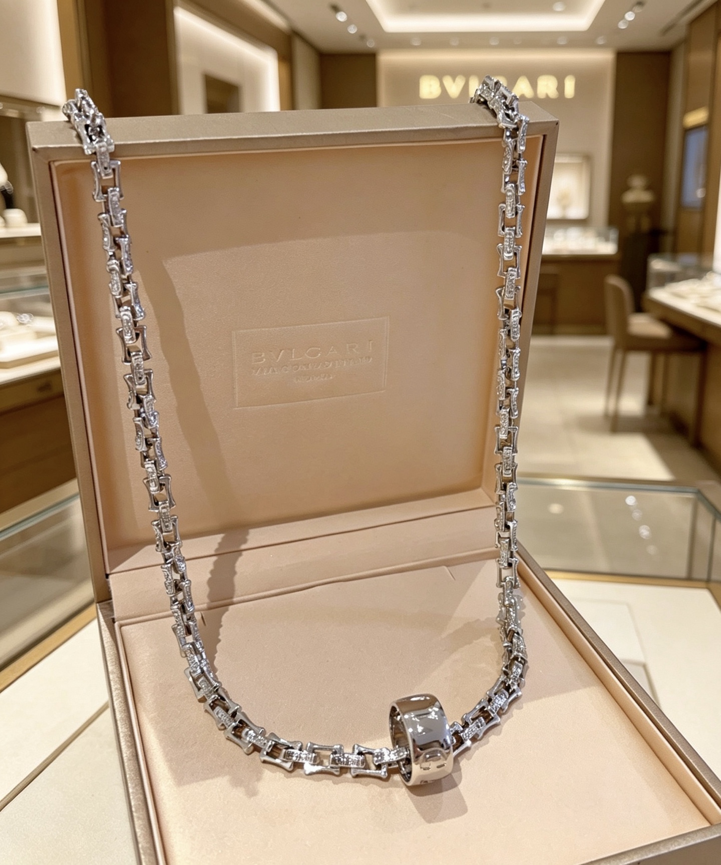 Bvlgari Jewelry Bvlgari V 。BVLGARIBvlgari DIVAS‘ DREAM ， ， ， ， ，18K ， 。 Bvlgari — photo 2