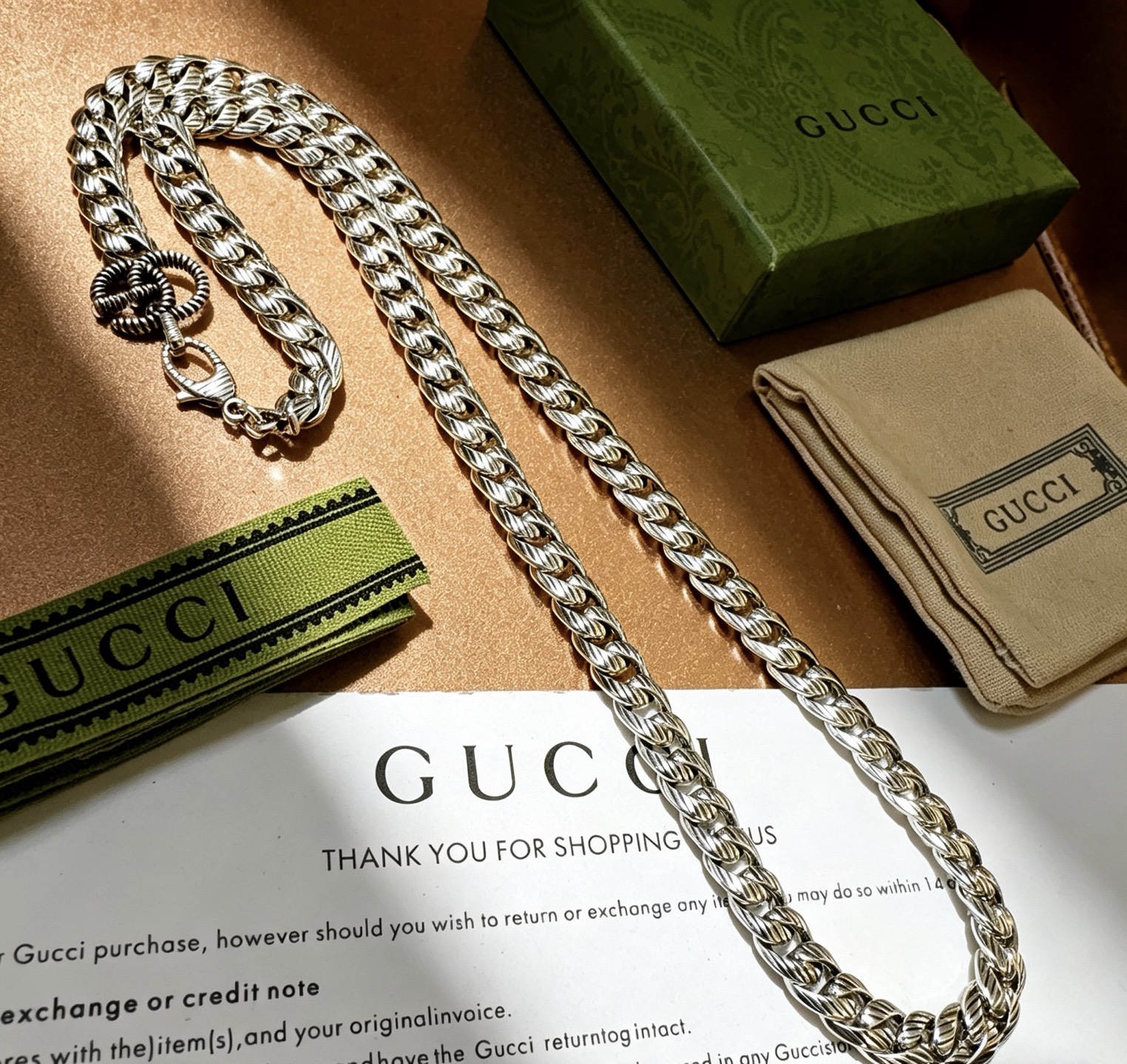 NO:767919,Batch of new products released. The latest chain of Gucci necklace has a higher grade. The same style as the star Anger Forest series. Double G classic Gucci top model. Artistic design concept. Palace necklace series. Retro literary necklace. Clothes instantly feel high-end. Details are matched with K gold processing. Non-market shiny version. This one has been out. It is a best-selling model in Gucci. It is very good to match with trendy clothes, fine jewelry, gucci, necklace.19860909批新品发布 古驰项链最新款链条档次更高明星同款Anger Forest系列双G经典款古驰上衣模型艺术设计理念宫廷项链系列复古文艺项链服饰瞬间高级感 细节对版K金处理 非市面亮面版型 这款一直在出 古驰里面热卖款 非常好搭配潮流衣服,饰品精品,gucci,necklace,Jewelry
