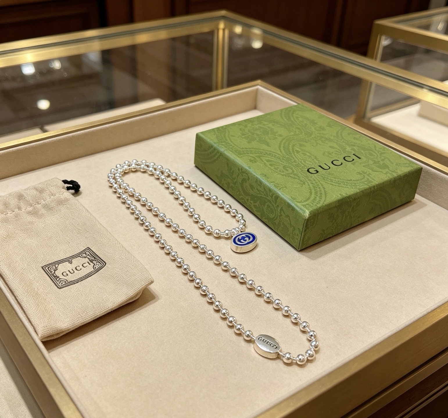 NO:767406,Batch of the latest Gucci necklace chain with a higher grade and the same style as that of celebrities. High-end goods are made with exquisite workmanship and pure handcrafting. The latest style is the Anger Forest series double G Gucci necklace. The details are matched with antique silver. The non-market shiny version. This one has been released. It is a best-selling model in Gucci. It is very good to match with trendy clothes, fine jewelry, gucci, necklace.19860909批 古驰项链最新款链条档次更高明星同款.高端货做出来精工细致纯手工打造完美的最新款式 Anger Forest系列双G古驰项链 细节对版古银处理 非市面亮面版型 这款一直在出 古驰里面热卖款 非常好搭配潮流衣服,饰品精品,gucci,necklace,Jewelry