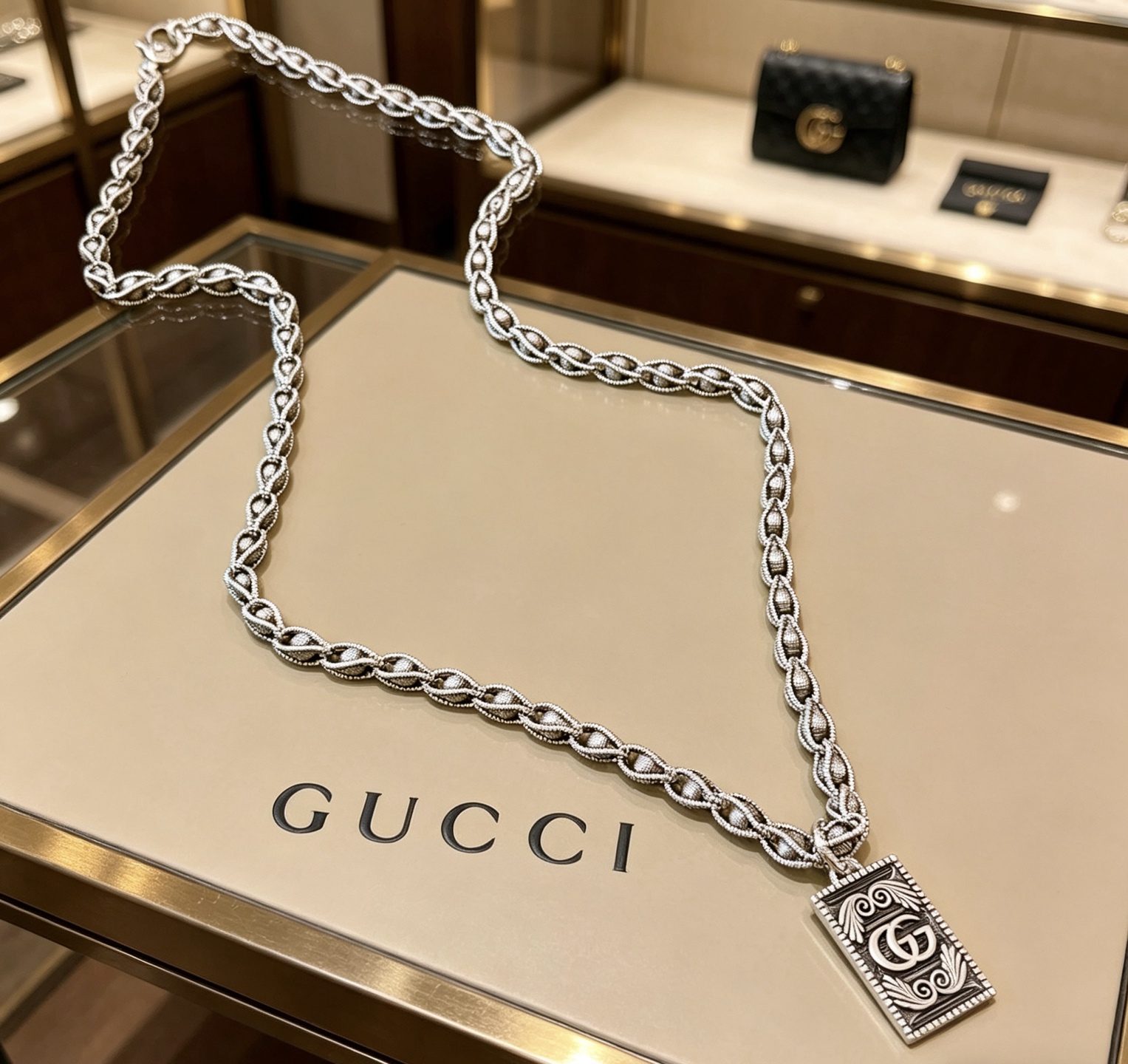NO:767458,Batch, it’s so handsome. Gucci necklace 2026 latest chain has a higher grade. The same classic model for celebrities. Anger Forest series double G Gucci necklace. The details are distressed. The shiny version is not available in the market. This one has been out. It is a best-selling model in Gucci. It is very good to match trendy clothes, fine jewelry, gucci, necklace.19860909批 太帅啦 古驰项链2026最新款链条档次更高明星同款经典款Anger Forest系列双G古驰项链 细节对版做旧处理 非市面亮面版型 这款一直在出 古驰里面热卖款 非常好搭配潮流衣服,饰品精品,gucci,necklace,Jewelry
