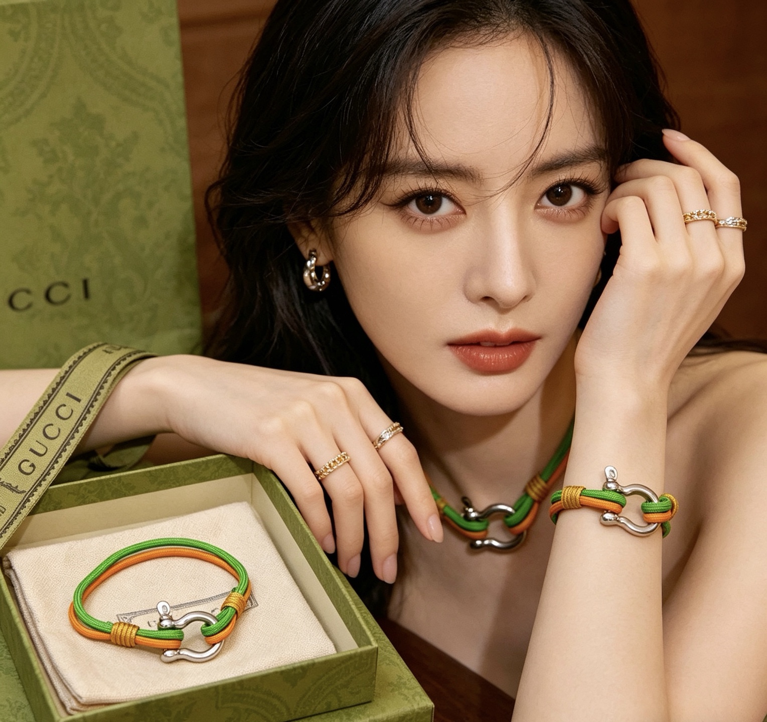 NO:767478,The latest Gucci bracelet is hand-woven and takes 5 days to make. It takes 5 days to successfully produce. The same style as the star Anger Forest series, double G classic series, vintage silver and men's and women's bracelets. Bracelet size: 18.5>19.5>20.5>21.5 cm. Details are distressed and not available in the market. This is a shiny version. This one has been out. It is a best-selling model in Gucci. It is very good to match with trendy clothes, jewelry boutiques, gucci, and bracelets.19860909批 古驰手绳手环最新款纯手工编织而成一条需要花费5天时间才能制作成功档次更高明星同款Anger Forest系列双G经典款系列复古银男女同款手链 手绳尺寸:18.5>19.5>20.5>21.5厘米 细节对版做旧处理 非市面亮面版型 这款一直在出 古驰里面热卖款 非常好搭配潮流衣服,饰品精品,gucci,bracelet,Jewelry