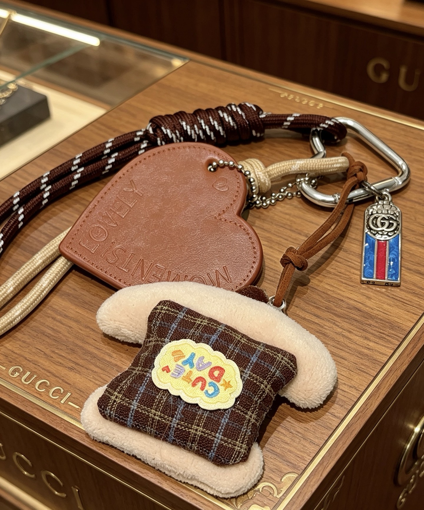 NO:767524,Batch of new product releases Gucci keychains Gucci bag buckles The latest bag charms are of higher quality Stars have the same style Anger Forest series Double G classic models co-branded design concept keychain series The details are distressed and not available in the market Glossy version This one has been out The best-selling model in Gucci Very good match with trendy backpacks, jewelry boutiques, gucci, backpacks, keychain19860909批新品发布 古驰钥匙扣 古驰包包扣 最新款包包挂饰档次更高明星同款Anger Forest系列双G经典款联名设计理念钥匙扣系列 细节对版做旧处理 非市面亮面版型 这款一直在出 古驰里面热卖款 非常好搭配潮流背包,饰品精品,gucci,backpacks,keychain,Jewelry