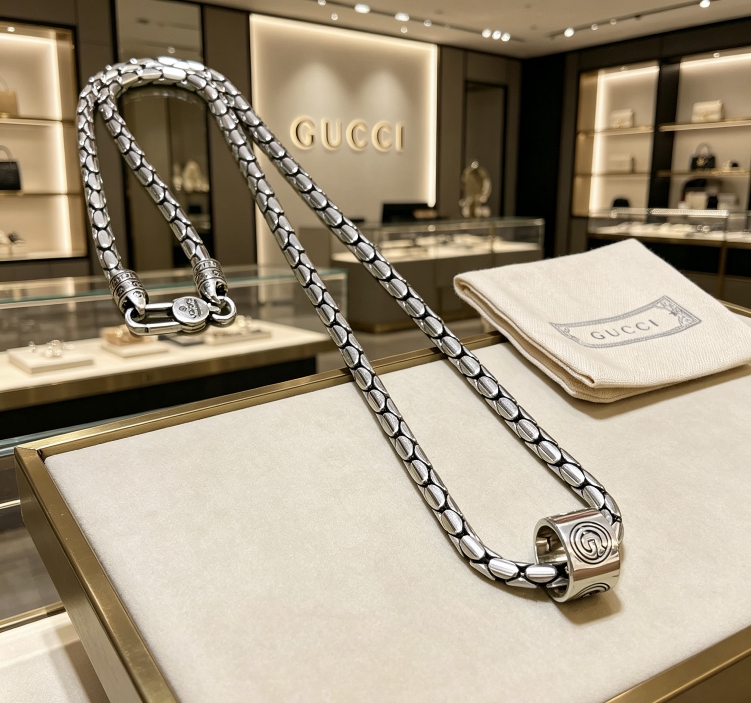 NO:767488,Batch (Luxury Style) Gucci Necklace’s latest chain is of a higher grade and is the same style as that of celebrities. It took more than a month to make it. It is exquisitely crafted and handmade to create the perfect latest style Anger Forest Series Double G Gucci Necklace. The details are matched with retro processing. It is not a bright version on the market. This one has been out. It is a best-selling model in Gucci. It is very suitable for trendy clothes, fine jewelry, Gucci, and necklaces.19860909批 (奢华款)古驰项链最新款链条档次更高明星同款.花了一个多月做出来精工细致纯手工打造完美的最新款式 Anger Forest系列双G古驰项链 细节对版复古处理 非市面亮面版型 这款一直在出 古驰里面热卖款 非常好搭配潮流衣服,饰品精品,gucci,necklace,Jewelry