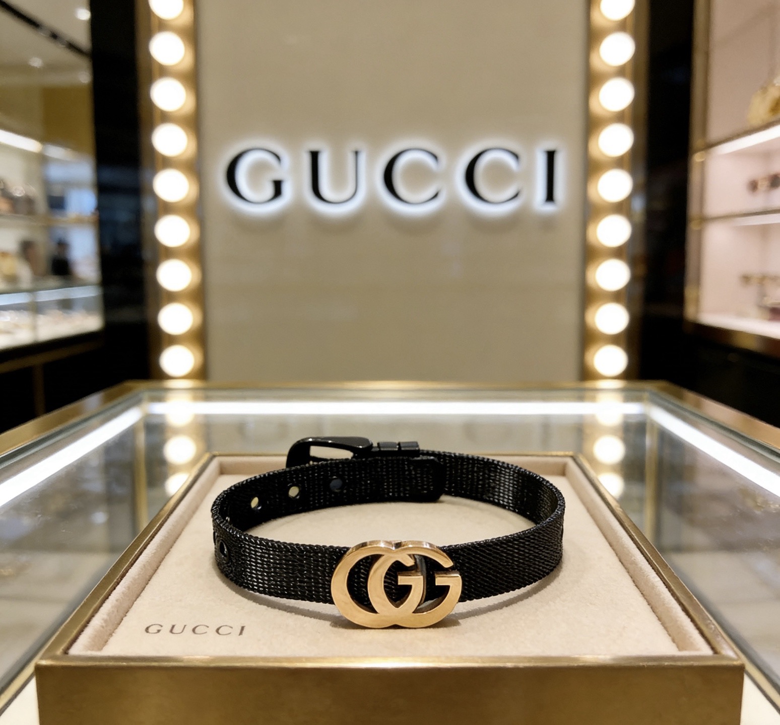 NO:767496,Batch. Gucci’s recommended 2026 latest Gucci bracelets are released. Gucci Gucci bracelets are the latest classic models. Exquisite regardless of style and texture, they are absolutely top-notch. You can understand the original logo at a glance. Super nice. The best choice for matching clothes. A must-have artifact for men and women. Simple and elegant, low-key and luxurious. Boutique jewelry, gucci, gucci, bracelet.19860909批. 古驰推荐款2026款最新古驰手链出炉 Gucci古驰手链最新款的经典款 精致无论款式 质感 都是绝对的顶尖feel 只要看一眼就懂了原版logo 超 nice 搭配衣服最佳的选择,男女同款必备神器 简单又大气,低调显奢华,饰品精品,gucci,gucci,bracelet,Jewelry