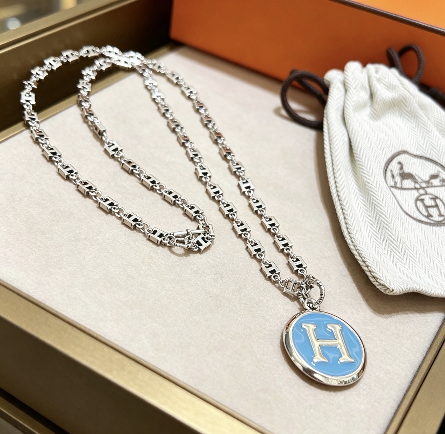 NO:767608,Batch. HERMES Hermès Necklace H Series Necklace Jewelry Imported Customization. High-end Chain Classic Matching New Products Simple Fashion Counter Consistency Hot Models Shipped Unique Design Avant-garde A must-have for men and women!  , jewelry boutique, hermes, hermes, necklace19860909批.HERMES 爱马仕项链 H系列项链首饰 进口定制.高端链条经典搭配 新品 简单时尚专柜一致 火爆款出货 设计独特 前卫 男女必备款！,饰品精品,hermes,hermes,necklace,Jewelry
