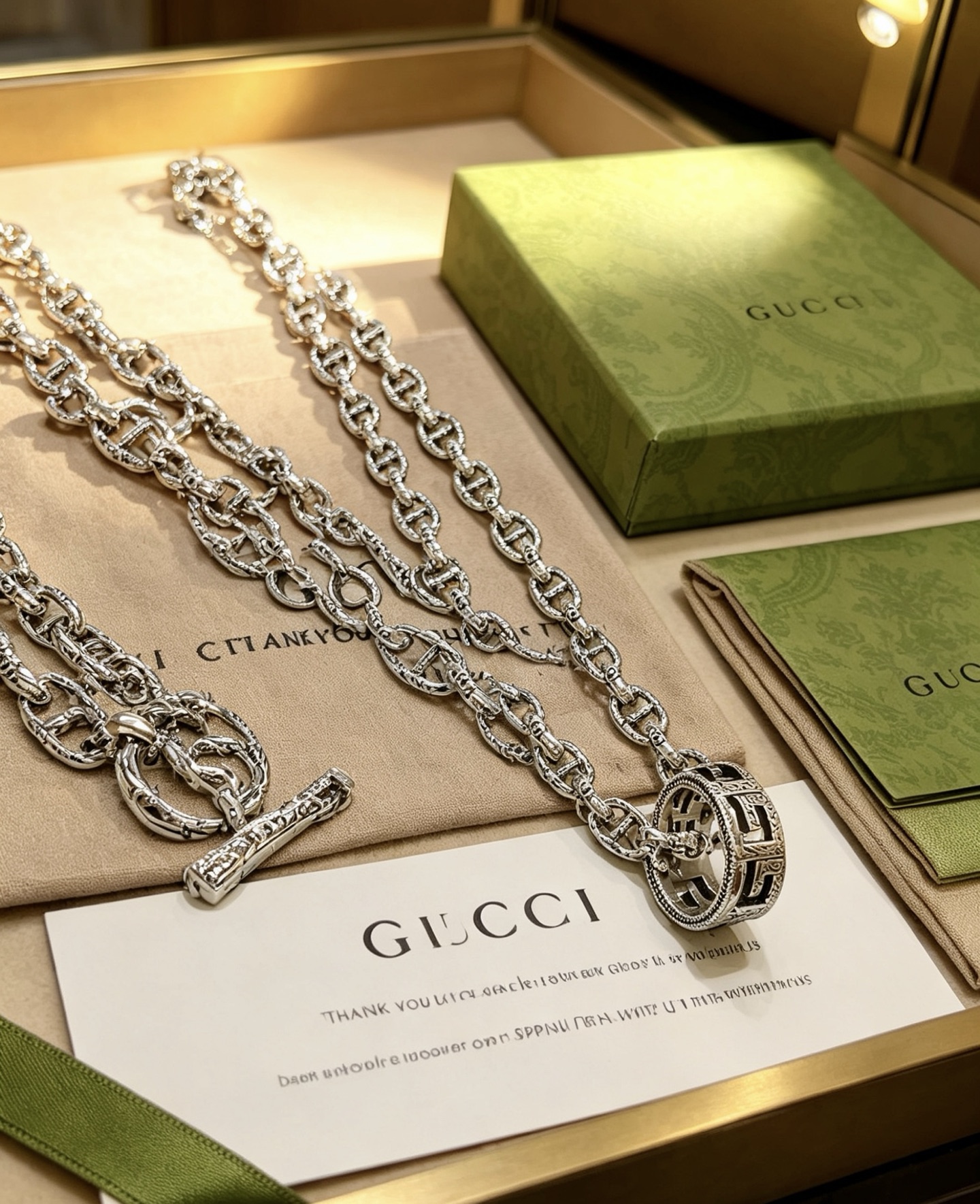 NO:767653,Batch, do not explode, do not post, Douyin is the first choice for Internet celebrities to bring goods. The latest chain of Gucci necklaces is of higher quality. The same style as Anger Forest series, double G design concept, retro classic series of Gucci necklaces. It makes high-end clothes more elegant. It has more brand and personality when going out. The details are distressed and not available in the market. Glossy version. This one has been out. The best-selling model in Gucci. Very easy to match, fine jewelry, gucci, necklace.19860909批  不爆不发 抖音带货网红首选 古驰项链最新款链条档次更高明星同款Anger Forest系列双g设计理念复古经典系列古驰项链 让高档的衣服搭配更有气质 出去更有牌面和个性 细节对版做旧处理 非市面亮面版型 这款一直在出 古驰里面热卖款 非常好搭配,饰品精品,gucci,necklace,Jewelry