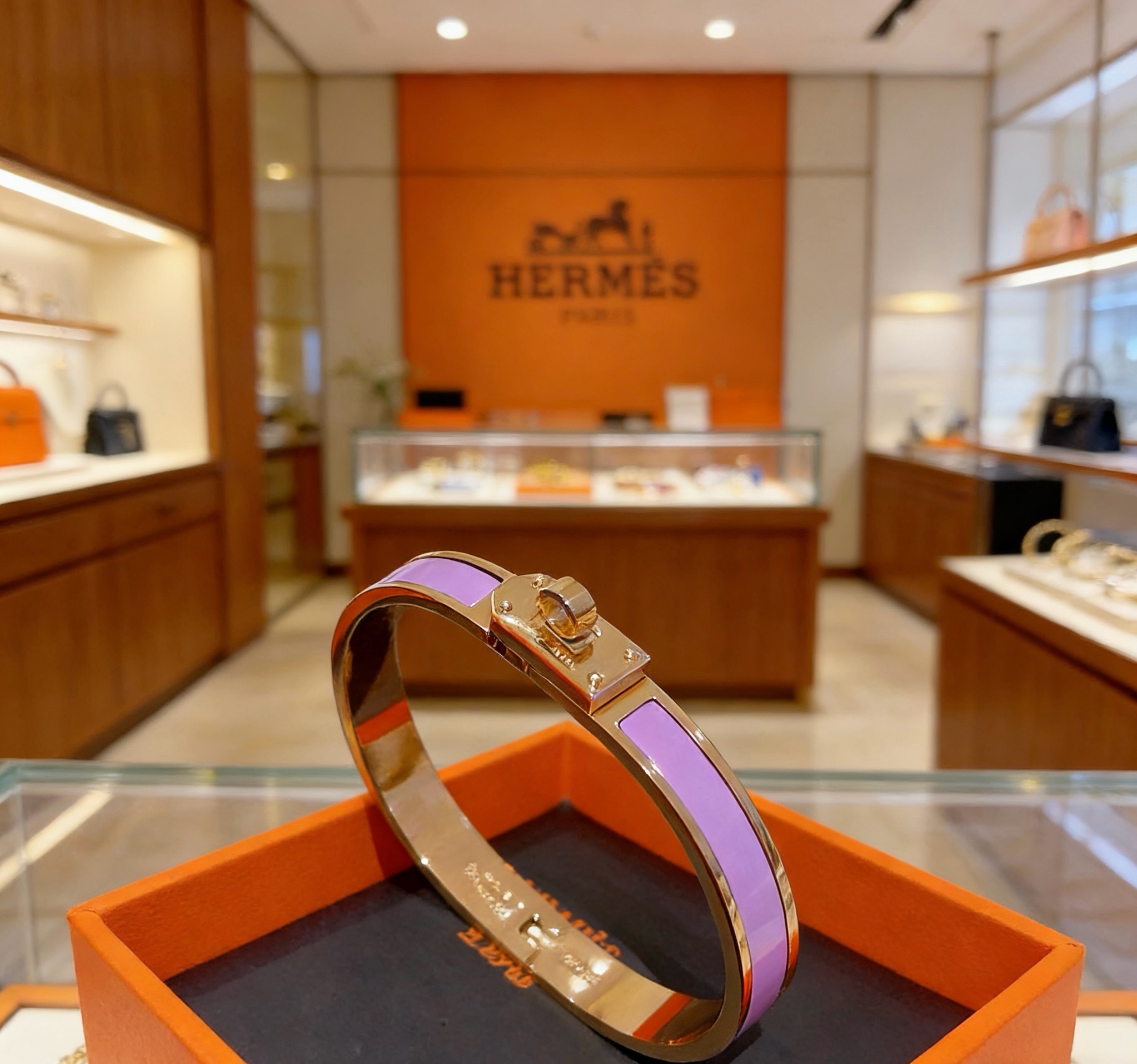 Hermes Kelly bracelet rose gold metal with lavender purple enamel inlay 17cm inner circumference