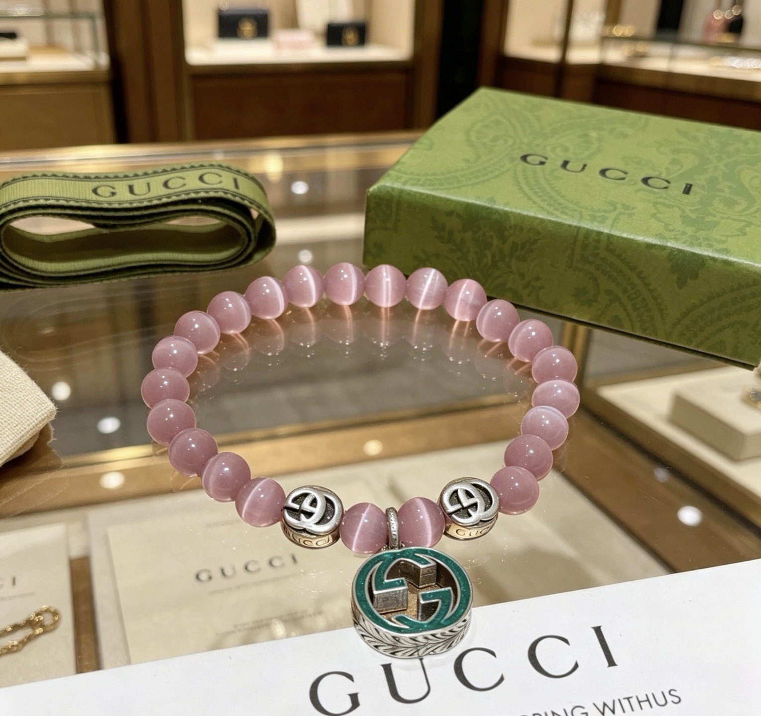 NO:818260,Batch new product release Gucci bracelets for men and women. The latest natural cat's eye bracelet is of higher quality. The same style as the star's Anger Forest series double G bracelet. Size: 16-24 cm. The details are distressed. The shiny version is not available in the market. It is not commonly made in the market. This model has been released. The best-selling model in Gucci. Very good to match clothes, high-quality jewelry, gucci, bracelet.19860909批 新品发布古驰手链男女同款 最新款天然猫眼石手链档次更高明星同款Anger Forest系列双g手链 尺寸:16-24厘米 细节对版做旧处理 非市面亮面版型 非市面普通做这款一直在出 古驰里面热卖款 非常好搭配衣服,饰品精品,gucci,bracelet,Jewelry