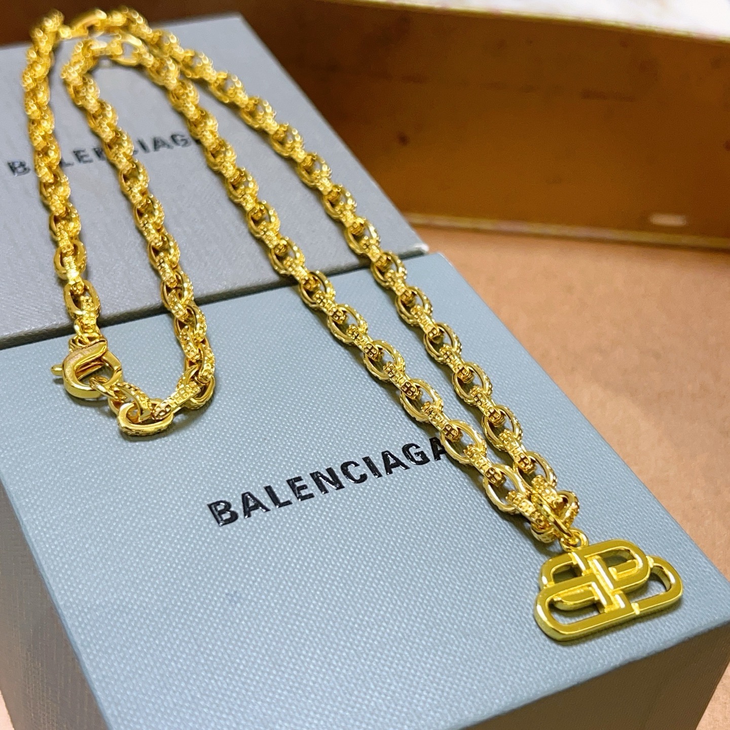 NO:818276,Batch original single goods new product Balenciaga necklace Balenciaga new zipper design necklace counter consistent fine details workmanship every detail process is in place design craftsmanship fine hot models shipped unique design retro style Balenciaga necklace, jewelry boutique, balenciaga, balenciaga, necklace19860909批 原单货新品 巴黎世家项链 Balenciaga 新款拉链设计项链专柜一致 细节做工精细 每个细节流程到位 设计工艺精细 火爆款出货 设计独特 复古风格 巴黎世家项链,饰品精品,balenciaga,balenciaga,necklace,Jewelry