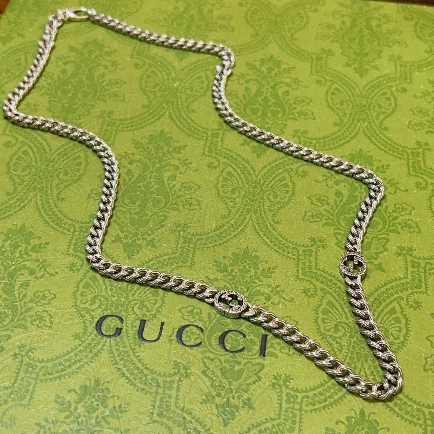 NO:818298,Batch of new products released, handsome Gucci necklace, latest chain, higher grade, same style as Anger Forest series double G Gucci necklace for celebrities, details are distressed, non-market glossy version, this one has been out, best-selling model in Gucci, very good to match with trendy clothes, fine jewelry, gucci, necklace19860909批 新品发布巨帅古驰项链最新款链条档次更高明星同款Anger Forest系列双G古驰项链 细节对版做旧处理 非市面亮面版型 这款一直在出 古驰里面热卖款 非常好搭配潮流衣服,饰品精品,gucci,necklace,Jewelry