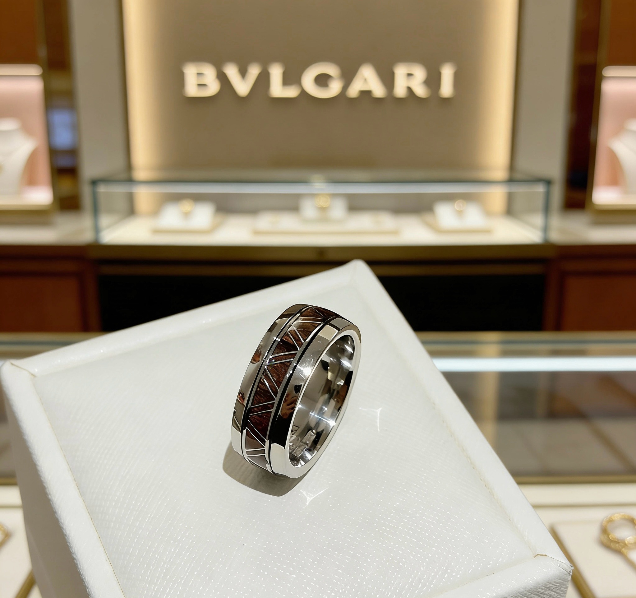 NO:818331,Batch. Bvlgari necklace V gold material. BVLGARI DIVAS’ DREAM series. Perfect appearance, unparalleled details. The unique color is completely impeccable. It is also decorated with a classic ring shape design. It is simple yet elegant and eye-catching. The gold combination is more elegant and elegant. Same style for men and women. Bvlgari ring code number: 6789 10 11 heavy texture, exquisite jewelry, bottega  veneta,bvlgari,bvlgari,necklace,ring,gold19860909批.宝格丽项链V金材质.BVLGARI宝格丽 DIVAS‘ DREAM 系列 品相完美,细节无敌,那种独特的色泽完全无可挑剔,再缀以经典指环外形设计,简约之余却又优雅夺目,黄金的组合更显气色,上身雅致动人.男女同款 宝格丽戒指 码数:6789 10 11 质感沉甸甸,饰品精品,bottega veneta,bvlgari,bvlgari,necklace,ring,gold,Jewelry