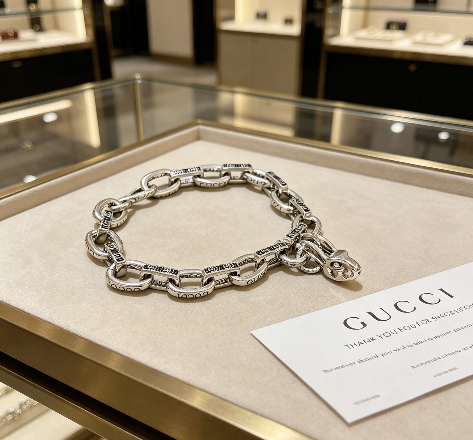 NO:818402,Batch. The latest Gucci bracelet is the latest classic model. It is exquisite regardless of style and texture. It is absolutely top-notch. You can understand the original logo at a glance. It is super nice. It is the best choice to match clothes. It is a must-have artifact for men and women. 18.20.22.24, jewelry boutique, gucci, gucci, bracelet19860909批. 最新出炉 Gucci古驰手链最新款的经典款 精致无论款式 质感 都是绝对的顶尖feel 只要看一眼就懂了原版logo 超 nice 搭配衣服最佳的选择,男女同款必备神器 18.20.22.24,饰品精品,gucci,gucci,bracelet,Jewelry