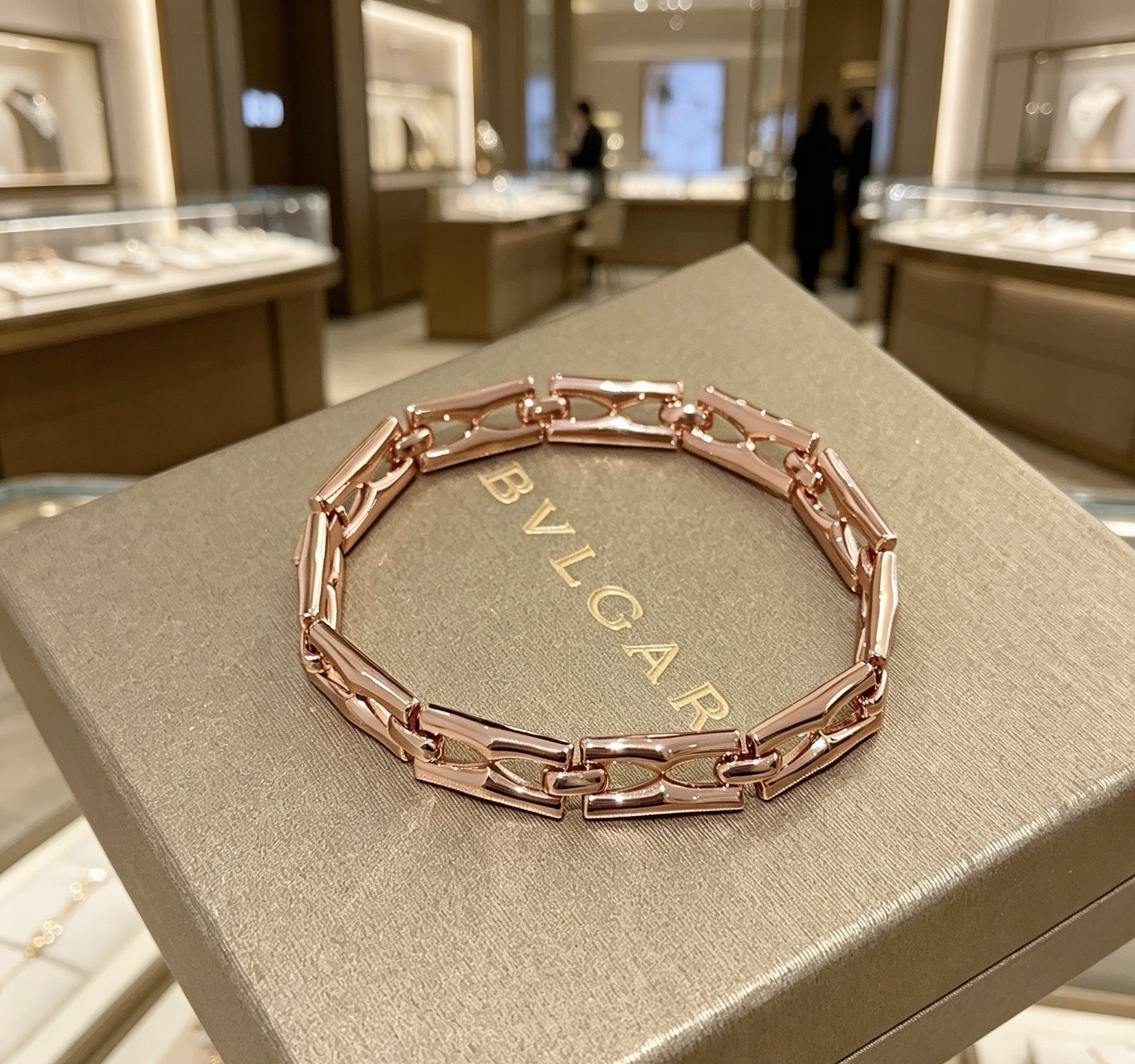 NO:818451,Batch. BVLGARI Bracelet V gold material BVLGARI DIVAS' DREAM series The appearance is perfect, the details are invincible, the unique color is completely impeccable, and it is decorated with a classic ring shape design, which is simple yet elegant and eye-catching. The pure handmade combination of V gold is more elegant and elegant. Same style for men and women. Bvlgari bracelet size: 18 20 22 24 cm, fine jewelry, Bottega  veneta,bvlgari,bvlgari,bracelet19860909批.宝格丽手链V金材质 BVLGARI宝格丽 DIVAS‘ DREAM 系列 品相完美,细节无敌,那种独特的色泽完全无可挑剔,再缀以经典指环外形设计,简约之余却又优雅夺目,V金纯手工的组合更显气色,上手雅致动人.男女同款 宝格丽手链尺寸:18 20 22 24厘米,饰品精品,bottega veneta,bvlgari,bvlgari,bracelet,Jewelry