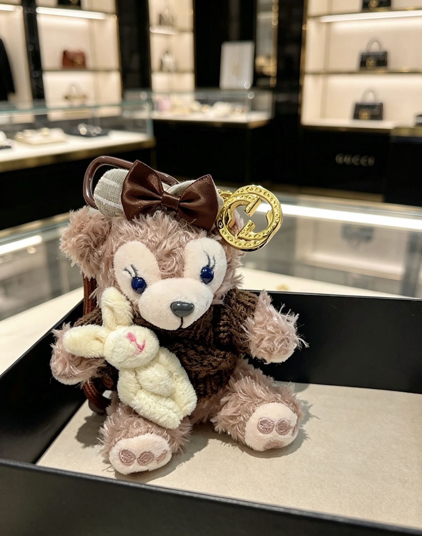 NO:818398,The first batch of 2026 Gucci hot models are coming. New product release. Gucci keychain. Gucci bag buckle. The latest bag charm is of a higher grade. The same style as the Anger Forest series. Double G classic model. Co-branded design concept. Keychain series. The details are distressed. Non-market glossy version. This one has been released. The best-selling model in Gucci. Very good match with trendy backpacks, jewelry boutiques, gucci, backpacks, keychain.19860909批2026款古驰爆款来袭 新品发布 古驰钥匙扣古驰包包扣 最新款包包挂饰档次更高明星同款Anger Forest系列双G经典款联名设计理念钥匙扣系列 细节对版做旧处理 非市面亮面版型 这款一直在出 古驰里面热卖款 非常好搭配潮流背包,饰品精品,gucci,backpacks,keychain,Jewelry