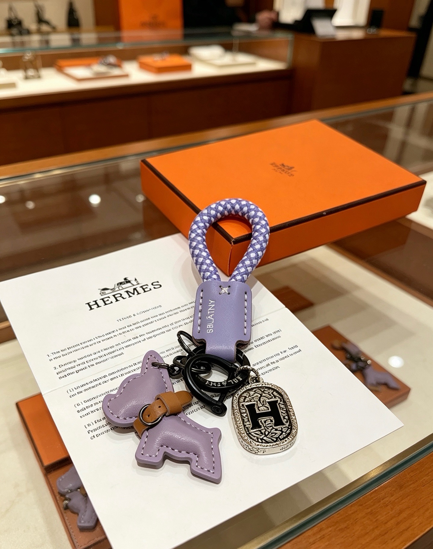 NO:818425,Batch. New Hermes Hermes keychain keychain thickened version Platinum version. High-end Seiko version [color][color] Many Internet celebrities have the same style. Hermes pendant keychain is a test of the master's craftsmanship. It is not easy to ensure that every detail is in place [color][color] High-end customization. Same style for men and women. Hermès is popular. 1:1 super refined like stars. The same K gold texture, crafted with high-end precision craftsmanship.  The car keychain is really awesome, fine jewelry, hermes, hermes, keychain19860909批.新款Hermes爱马仕钥匙扣钥匙扣加厚版 铂金版.高级精工版[色][色]众多网红同款 爱马仕挂饰钥匙扣太考验师傅的手艺了 要确保每个细节都到位不简单[色][色] 高端定制 男女同款 爱马仕火爆 1:1超精赞明星 同款 k金质感,精工高端工艺打造出炉. 车钥匙扣上真的赞爆,饰品精品,hermes,hermes,keychain,Jewelry