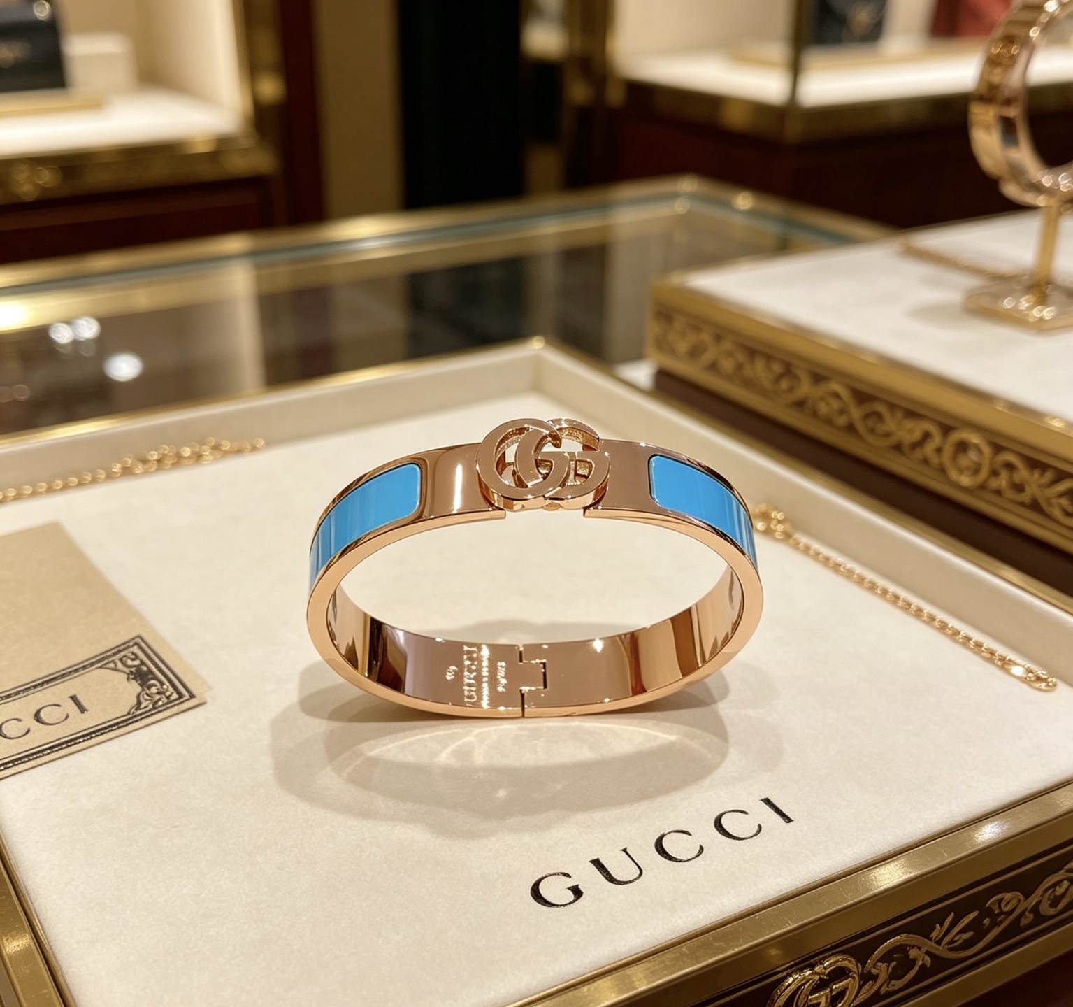 NO:818066,Batch. Gucci bracelets are hand-made, the latest bracelets are of a higher grade, the same style as the Anger Forest series, Double G classic series, Gucci bracelets. The details are matched with K gold processing. The shiny version is not available in the market. This one has been on the market. It is a best-selling model in Gucci. It goes well with trendy clothes, fine jewelry, Gucci, and bracelets.19860909批.古驰手镯手环纯手工打造最新款手镯档次更高明星同款Anger Forest系列双G经典款系列古驰手环 细节对版K金处理 非市面亮面版型 这款一直在出 古驰里面热卖款 非常好搭配潮流衣服,饰品精品,gucci,bracelet,Jewelry