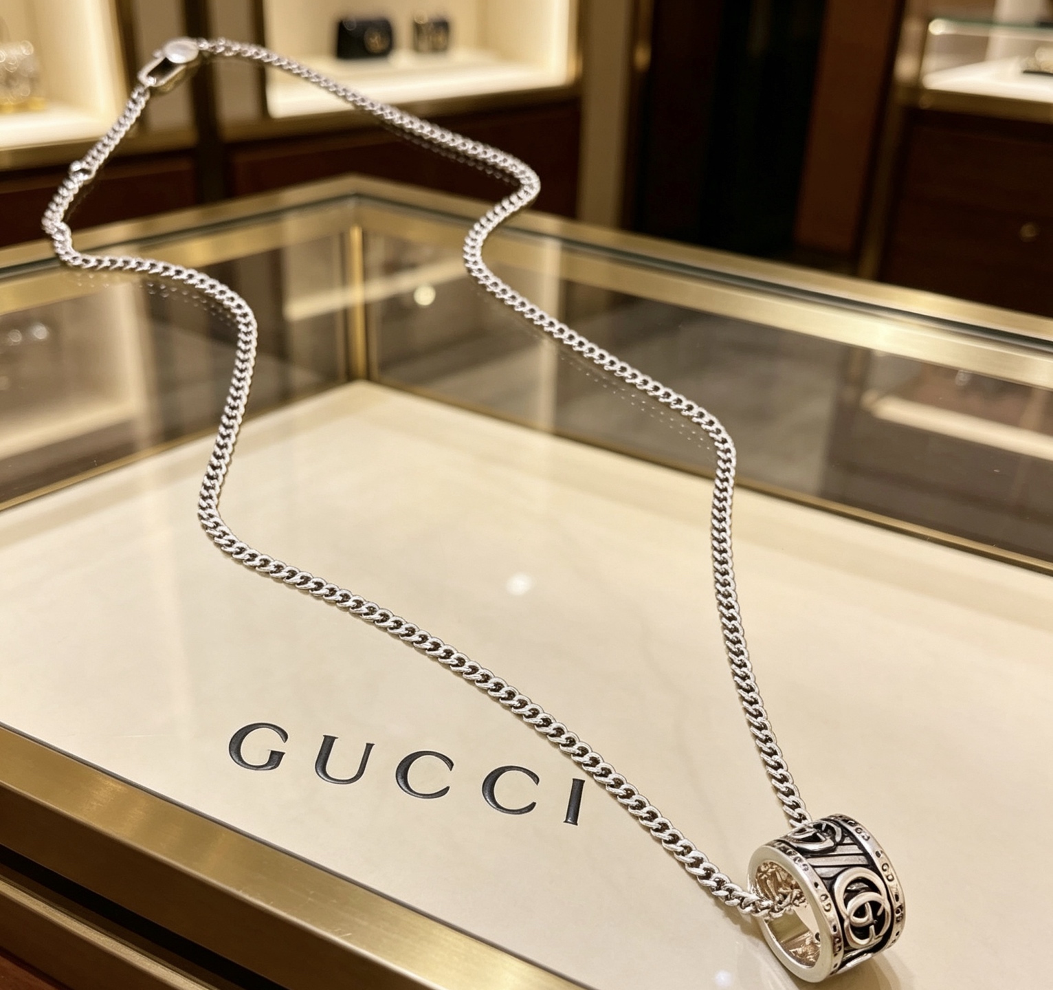 NO:818057,Batch Gucci necklace's latest chain, higher grade, same style as the Anger Forest series double G Gucci necklace for celebrities. Gucci necklace. The details are distressed. The glossy version is not available in the market. This one has been on the market. It is a best-selling model in Gucci. It goes well with trendy clothes, fine jewelry, gucci, and necklace.19860909批 古驰项链最新款链条档次更高明星同款Anger Forest系列双G古驰项链 古驰项链 细节对版做旧处理 非市面亮面版型 这款一直在出 古驰里面热卖款 非常好搭配潮流衣服,饰品精品,gucci,necklace,Jewelry