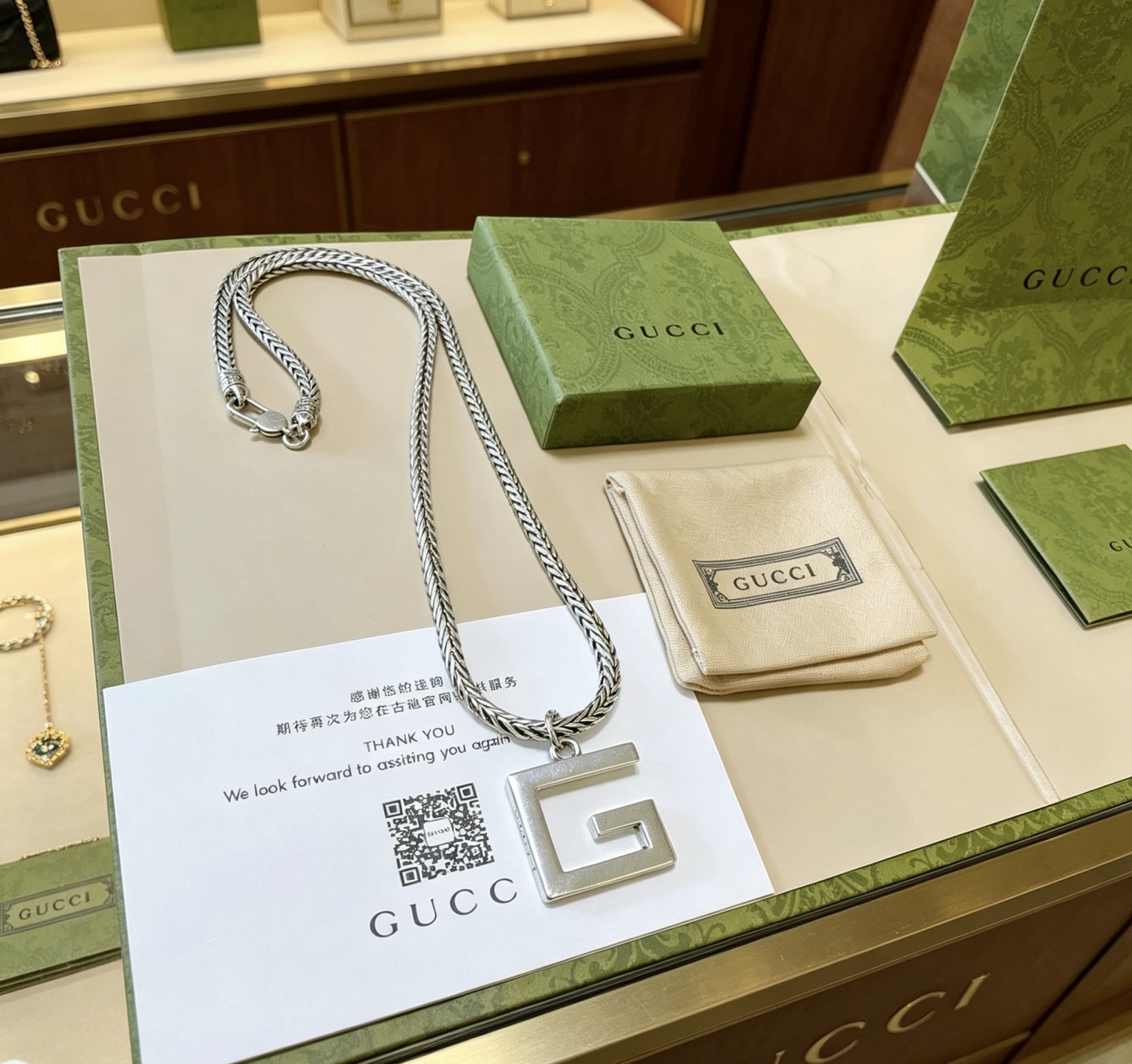 NO:818035,Batch Gucci necklace's latest chain is of higher quality, the same model as the star's Anger Forest series double G Gucci necklace. Gucci retro necklace European and American trend style. The details are distressed. The non-market glossy version. This one has been out. It is the best-selling model in Gucci. It is very good to match with trendy clothes, fine jewelry, gucci, necklace.19860909批 古驰项链最新款链条档次更高明星同款Anger Forest系列双G古驰项链 古驰复古项链欧美潮流风 细节对版做旧处理 非市面亮面版型 这款一直在出 古驰里面热卖款 非常好搭配潮流衣服,饰品精品,gucci,necklace,Jewelry