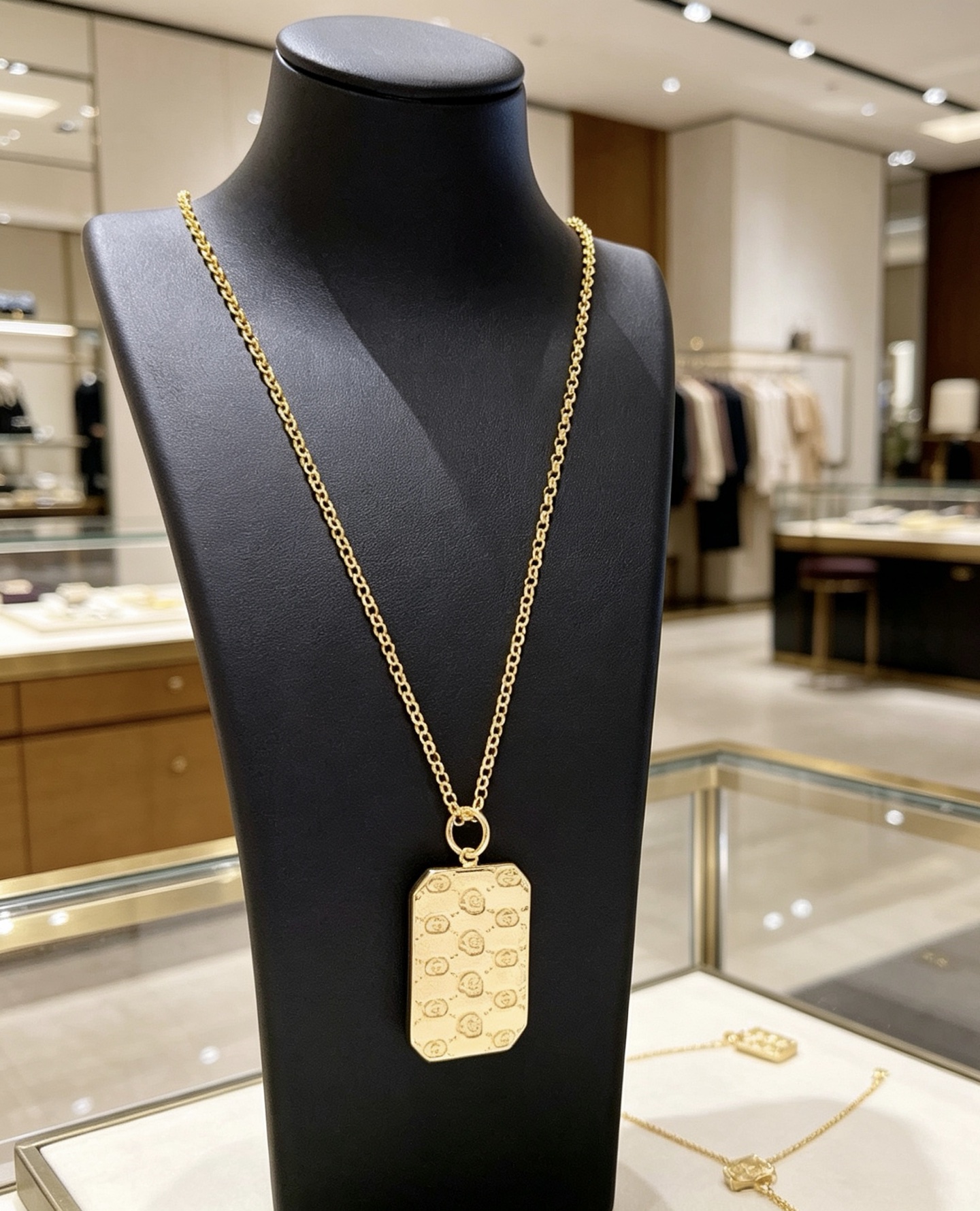 NO:818108,Batch New product launches are not popular until they are released. Douyin is the first choice for Internet celebrities to bring goods. The latest chain of Gucci necklaces is of higher quality. The same style as the Anger Forest series double G design concept retro necklace for celebrities. It makes high-end clothes more elegant and more brand-like and personalized when going out. The details are distressed. Non-market glossy version. This one has been released. The best-selling model in Gucci. Very easy to match, high-quality jewelry, gucci, necklace.19860909批  新品发布不爆不发 抖音带货网红首选 古驰项链最新款链条档次更高明星同款Anger Forest系列双g设计理念复古项链 让高档的衣服搭配更有气质 出去更有牌面和个性 细节对版做旧处理 非市面亮面版型 这款一直在出 古驰里面热卖款 非常好搭配,饰品精品,gucci,necklace,Jewelry