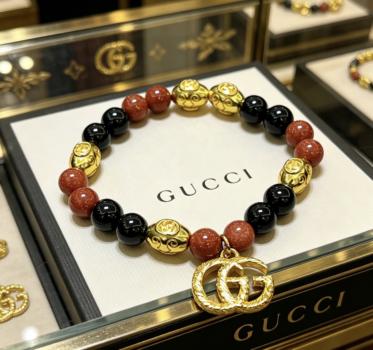 NO:818138,Batch new product release Gucci bracelets for men and women. The latest black onyx bracelet is of a higher grade. The same style as the star's Anger Forest series double G crystal bracelet. Size: 16-24 cm. Details are matched to the gold treatment. Non-market glossy version. Non-market ordinary. This model has been released. The best-selling model in Gucci. Very good to match clothes, high-quality jewelry, gucci, bracelet, gold.19860909批 新品发布古驰手链男女同款 最新款黑玛瑙手链档次更高明星同款Anger Forest系列双g水晶手链 尺寸:16-24厘米 细节对版黄金处理 非市面亮面版型 非市面普通做这款一直在出 古驰里面热卖款 非常好搭配衣服,饰品精品,gucci,bracelet,gold,Jewelry
