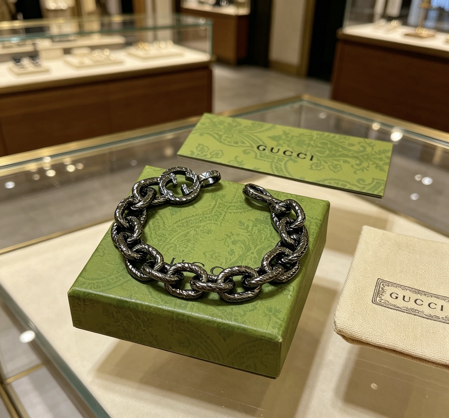 NO:818161,Batch. The latest luxury version bracelet. Exclusive high quality Gucci bracelet. The latest classic model. Exquisite regardless of style and texture. It is absolutely top-notch. You can understand it at a glance. Super nice. The best choice for matching clothes. A must-have artifact for men and women. The size is 18 to 23 centimeters. Boutique jewelry, gucci, gucci, bracelet.19860909批. 最新出炉土豪版手链 独家高品质 Gucci古驰手链最新款的经典款 精致无论款式 质感 都是绝对的顶尖feel 只要看一眼就懂了超 nice 搭配衣服最佳的选择,男女同款必备神器 码数18到23公分,饰品精品,gucci,gucci,bracelet,Jewelry