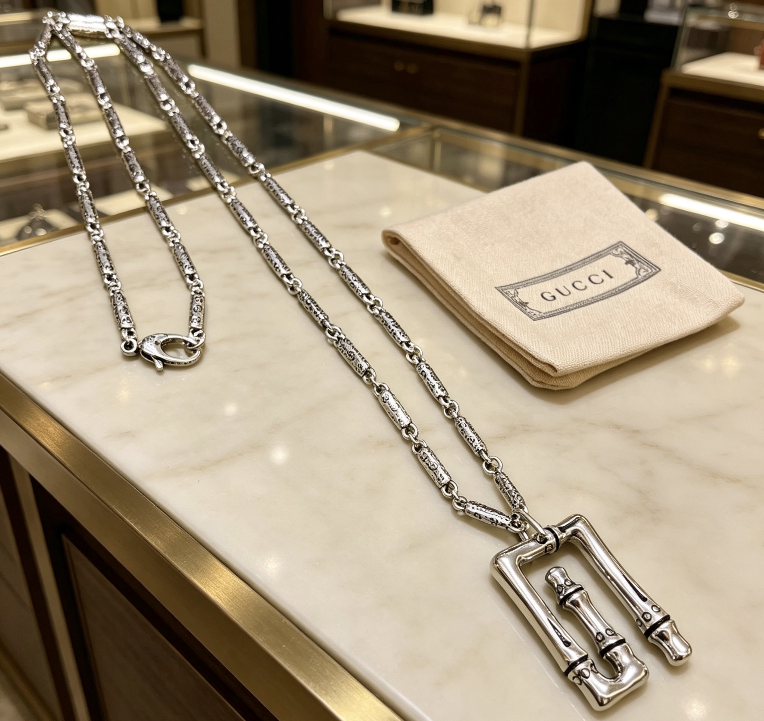 NO:818202,The latest Gucci necklace has a higher grade. The same style as the star Anger Forest series double G Gucci necklace. The chain length is 60 cm and the length can be changed. The details are distressed. The shiny version is not available in the market. This model has been on the market. It is a best-selling model in Gucci. It is very good to match with trendy clothes, fine jewelry, gucci, and necklace.19860909批古驰项链最新款链条档次更高明星同款Anger Forest系列双G古驰项链 链长60厘米可改长度 细节对版做旧处理 非市面亮面版型 这款一直在出 古驰里面热卖款 非常好搭配潮流衣服,饰品精品,gucci,necklace,Jewelry