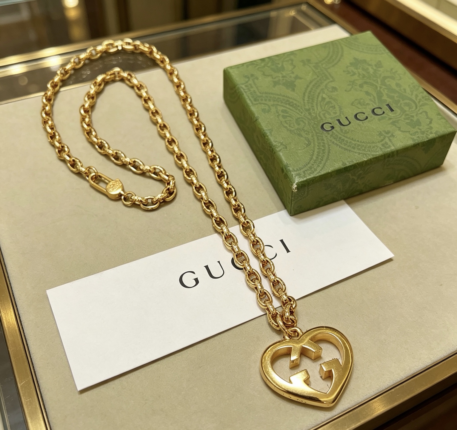 NO:818193,The latest Gucci necklace has a higher grade. The same style as the star Anger Forest series double G Gucci necklace. The chain length is 60 cm and the length can be changed. The details are distressed. The shiny version is not available in the market. This model has been on the market. It is a best-selling model in Gucci. It is very good to match with trendy clothes, fine jewelry, gucci, and necklace.19860909批古驰项链最新款链条档次更高明星同款Anger Forest系列双G古驰项链 链长60厘米可改长度 细节对版做旧处理 非市面亮面版型 这款一直在出 古驰里面热卖款 非常好搭配潮流衣服,饰品精品,gucci,necklace,Jewelry