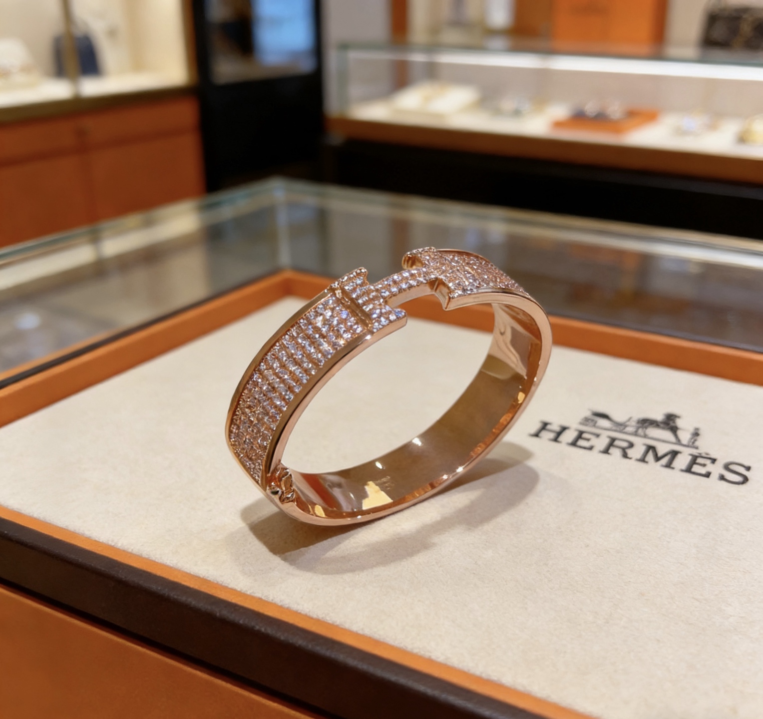 NO:860344,Batch. Hermes Hermes bracelet, original customization, wide version bracelet, moissanite craftsmanship is a test of the master's skills. Make sure the color is hand-made [color][color] V gold high-end customization. Goddesses all love Hermes hot bracelets. Super exquisite and praise all goddesses and stars. The same style. High-end franc material, K gold texture, Seiko pure handmade product is really amazing. Boutique jewelry, hermes, hermes, bracelet19860909批. Hermes 爱马仕手镯 原版定制 宽版手环 莫桑钻工艺太考验师傅的手艺了 要确保色泽手工制作好[色][色] V金高端定制 女神 都爱爱马仕火爆手镯 超精赞各路女神 明星 同款 高端法郎材质,k金质感,精工纯手工出品上手真的赞,饰品精品,hermes,hermes,bracelet,Jewelry