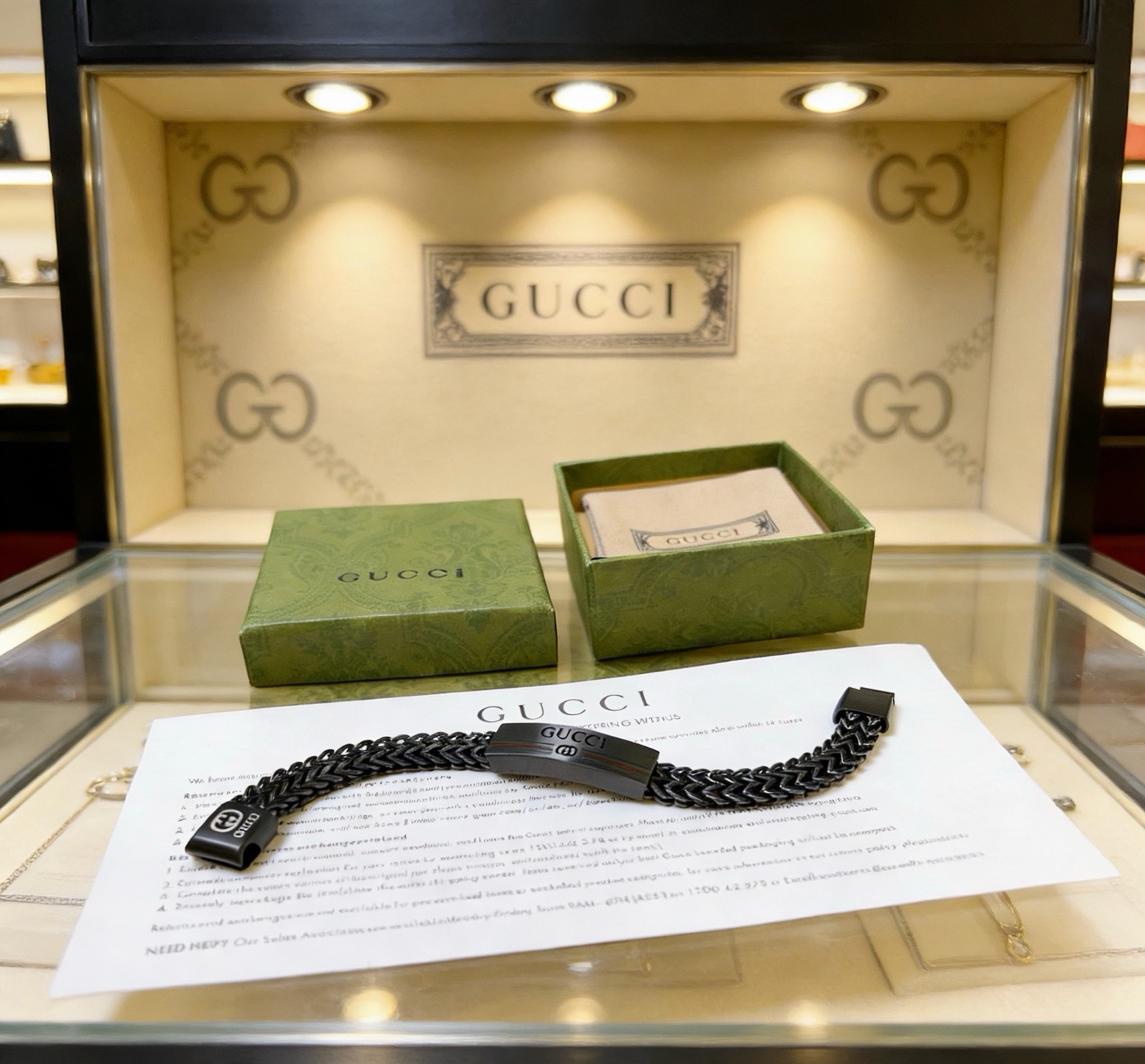 NO:860254,Batch. The latest Gucci bracelet is the latest classic model. It is exquisite regardless of style and texture. It is absolutely top-notch. You can understand the original logo at a glance. It is super nice. It makes dressing up a fashionable choice. It is a must-have artifact for men and women. It is a boutique jewelry, gucci, gucci, and bracelet.19860909批. 最新出炉 Gucci古驰手链最新款的经典款 精致无论款式 质感 都是绝对的顶尖feel 只要看一眼就懂了原版logo 超 nice 让衣服穿搭成为时尚的选择,男女同款必备神器,饰品精品,gucci,gucci,bracelet,Jewelry