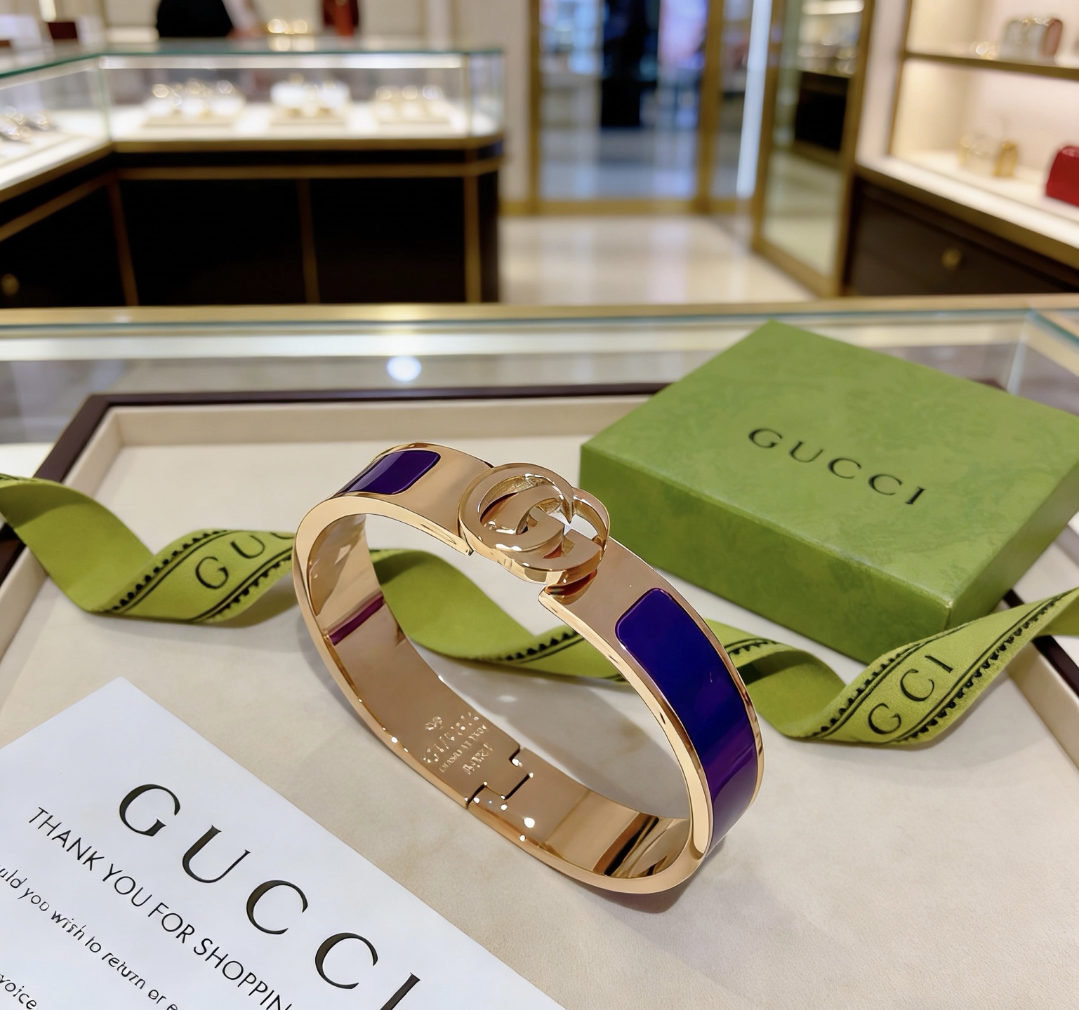 NO:860300,Batch. Gucci bracelets are hand-made, the latest bracelets are of a higher grade, the same style as the Anger Forest series, Double G classic series, Gucci bracelets. The details are matched with K gold processing. The shiny version is not available in the market. This one has been on the market. It is a best-selling model in Gucci. It goes well with trendy clothes, fine jewelry, Gucci, and bracelets.19860909批.古驰手镯手环纯手工打造最新款手镯档次更高明星同款Anger Forest系列双G经典款系列古驰手环 细节对版K金处理 非市面亮面版型 这款一直在出 古驰里面热卖款 非常好搭配潮流衣服,饰品精品,gucci,bracelet,Jewelry