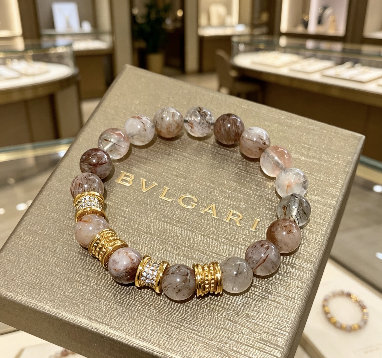 NO:860432,Batch. Bulgari bracelet V gold natural hair crystal material BVLGARI DIVAS' DREAM series natural stone with perfect appearance, unparalleled details, the unique color is completely impeccable, and decorated with a classic ring shape design, simple yet elegant and eye-catching, the V gold pure handmade combination is more elegant, elegant and moving. Same style for men and women. Bvlgari bracelet size: 18 20 22 24 cm, boutique jewelry, Bottega  veneta,bvlgari,bvlgari,bracelet19860909批.宝格丽手链V金天然发晶材质 BVLGARI宝格丽 DIVAS‘ DREAM 系列 天然石品相完美,细节无敌,那种独特的色泽完全无可挑剔,再缀以经典指环外形设计,简约之余却又优雅夺目,V金纯手工的组合更显气色,上手雅致动人.男女同款 宝格丽手链尺寸:18 20 22 24厘米,饰品精品,bottega veneta,bvlgari,bvlgari,bracelet,Jewelry