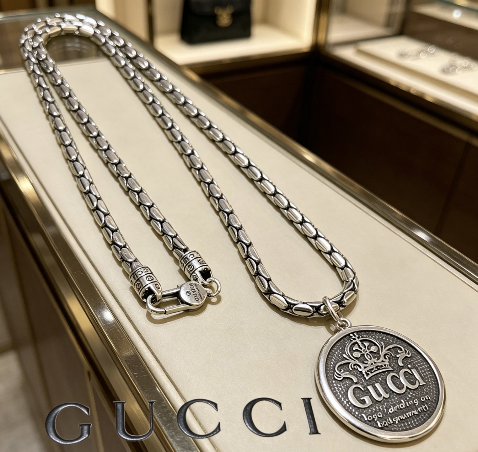 NO:860374,Batch, so handsome. The latest Gucci necklace in 2026 has a higher grade. The same classic style for celebrities. The texture and weight are very satisfying. The Anger Forest series double G Gucci necklace. The details are distressed. It is not a shiny version on the market. This one has been out. It is a best-selling model in Gucci. It goes well with trendy clothes, fine jewelry, gucci, and necklace.19860909批 太帅啦 古驰项链2026最新款链条档次更高明星同款经典款质感份量非常满足Anger Forest系列双G古驰项链 细节对版做旧处理 非市面亮面版型 这款一直在出 古驰里面热卖款 非常好搭配潮流衣服,饰品精品,gucci,necklace,Jewelry