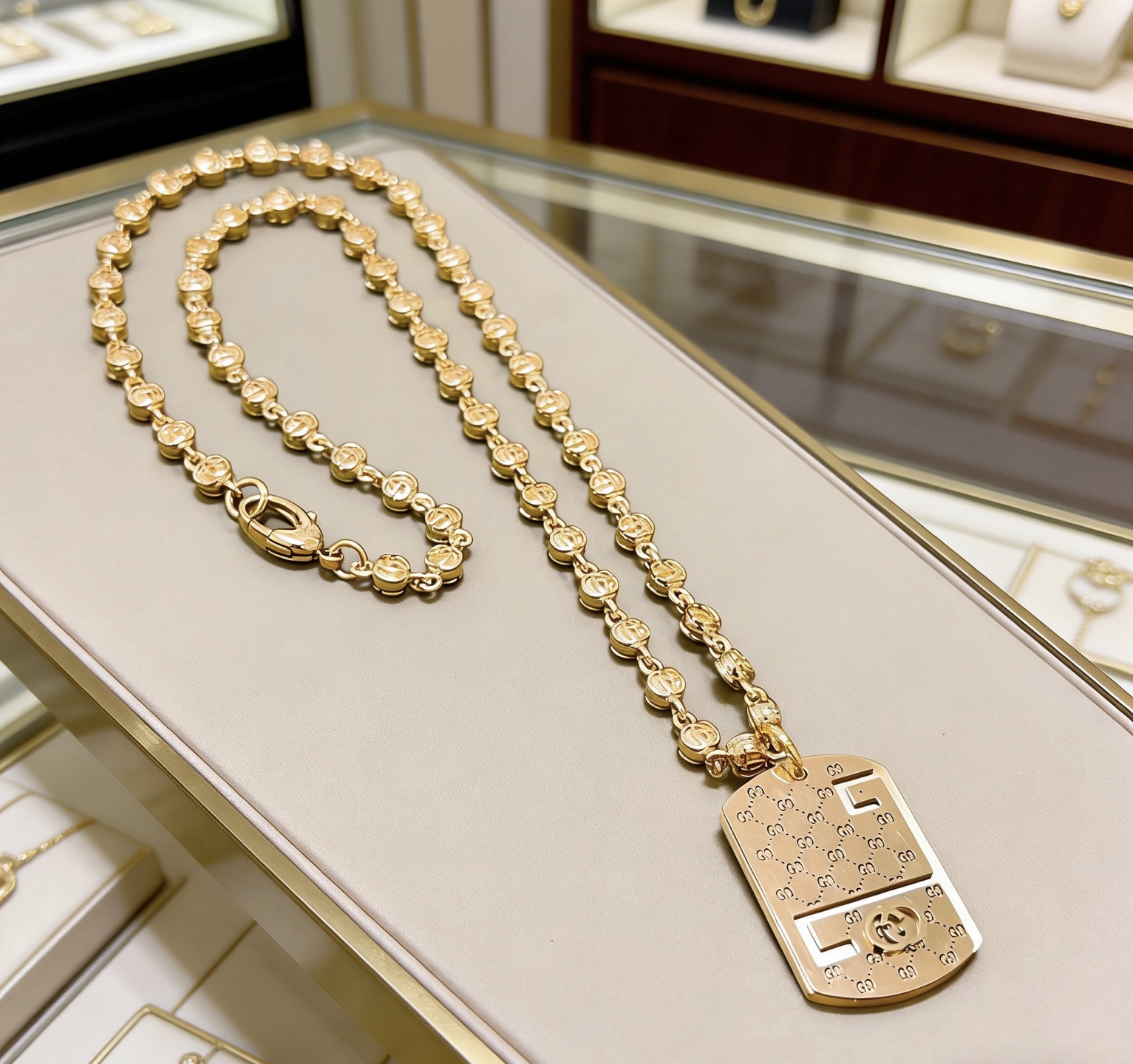 NO:860410,Batch, so handsome. Gucci necklace 2026 latest chain has a higher grade. The same classic style for celebrities. The texture and weight are very satisfying. The Anger Forest series double G Gucci necklace. The total length is 60 cm. The details are distressed. The non-market shiny version. This one has been out. It is a best-selling model in Gucci. It is very good to match trendy clothes, fine jewelry, gucci, necklace.19860909批 太帅啦 古驰项链2026最新款链条档次更高明星同款经典款质感份量非常满足Anger Forest系列双G古驰项链 总长60厘米 细节对版做旧处理 非市面亮面版型 这款一直在出 古驰里面热卖款 非常好搭配潮流衣服,饰品精品,gucci,necklace,Jewelry
