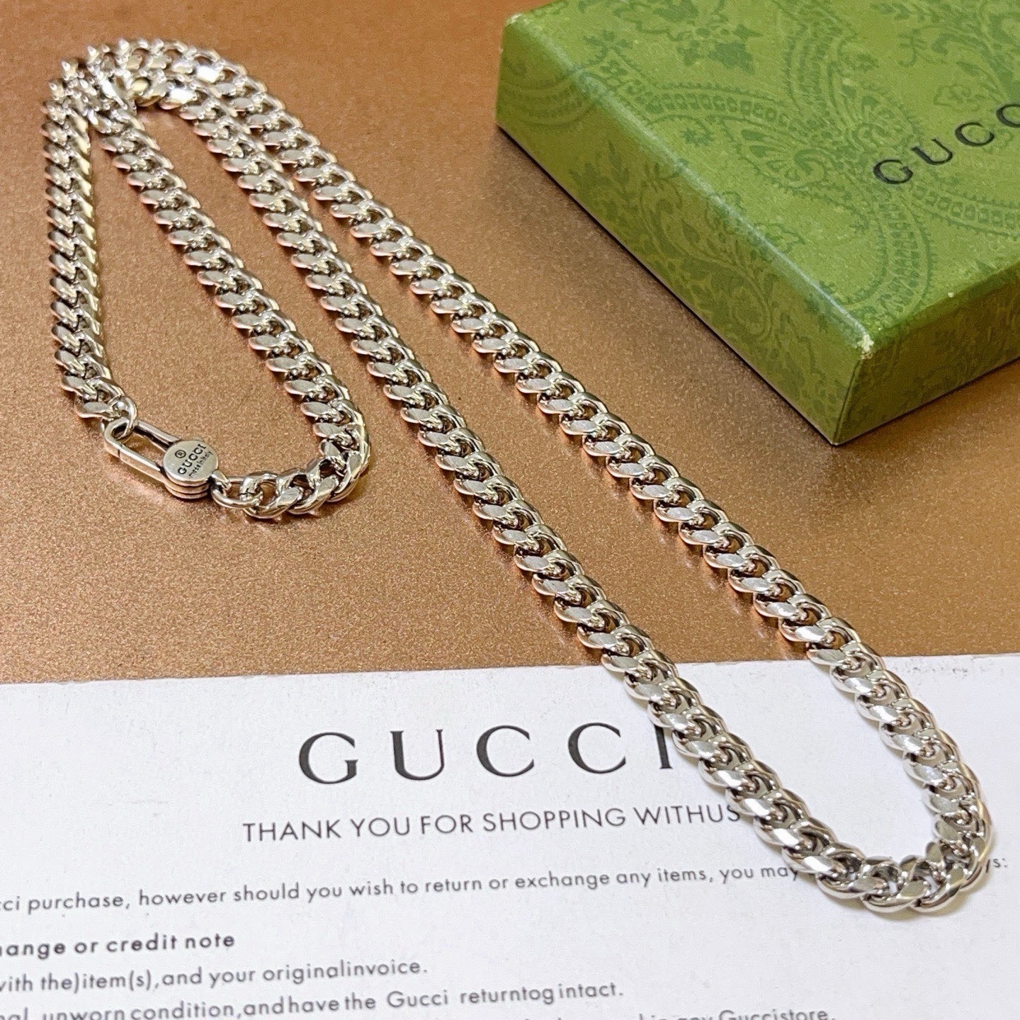 NO:860564,Batch, so handsome. The latest Gucci necklace in 2026 has a thicker chain and a higher grade. The same classic Anger Forest series double G new ring style Gucci necklace for celebrities. The chain length is 60 cm and the length can be changed. The details are distressed. The non-market shiny version. This one has been out. It is a best-selling model in Gucci. It goes well with trendy clothes, fine jewelry, gucci, and necklace.19860909批 太帅啦 古驰项链2026最新款链条加粗档次更高明星同款经典款Anger Forest系列双G新款指环款古驰项链 链长60厘米可改长度 细节对版做旧处理 非市面亮面版型 这款一直在出 古驰里面热卖款 非常好搭配潮流衣服,饰品精品,gucci,necklace,Jewelry