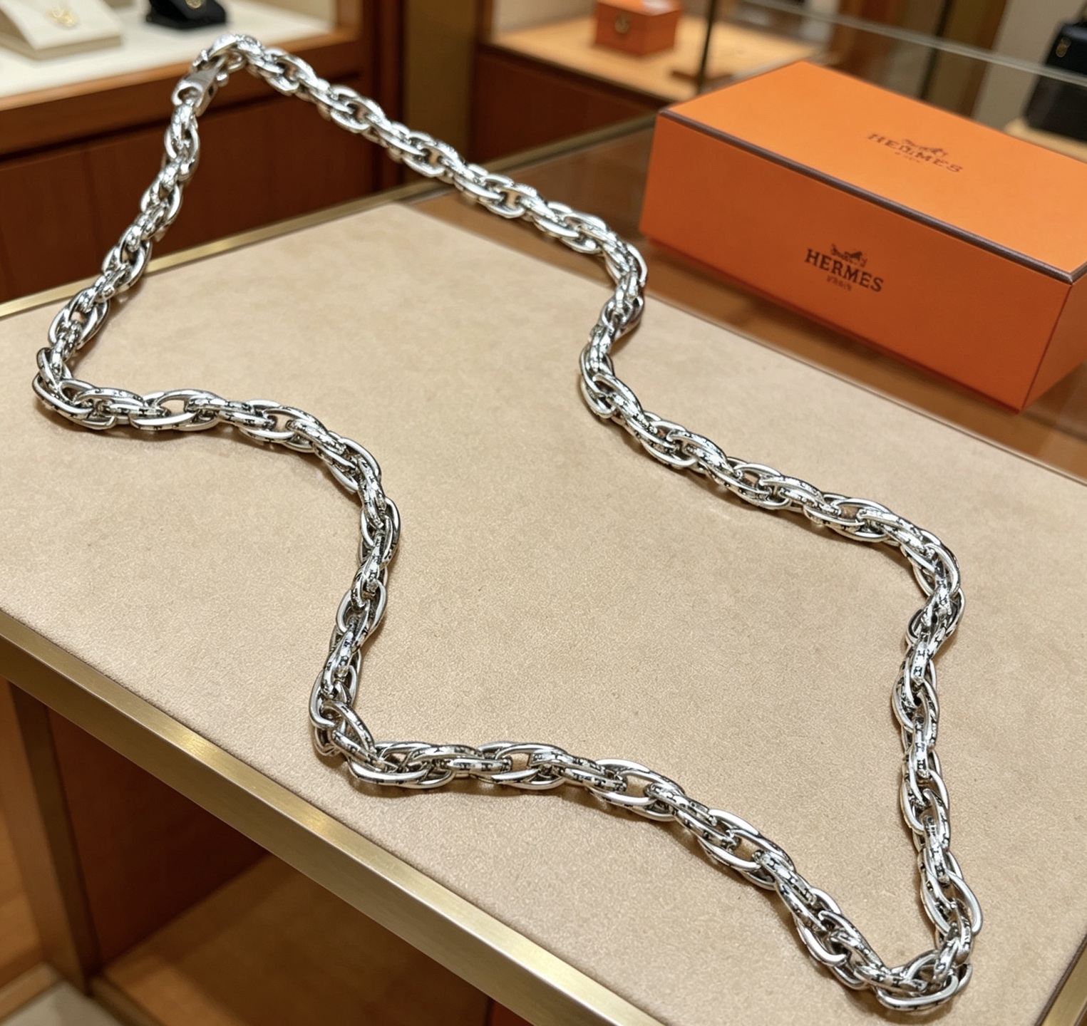 NO:858715,Batch. HERMES Hermès Necklace, Pig Nose Necklace Series Jewelry, Imported and Customized. High-end Chains, Classic Matches, New Products, Simple Fashion Counter Consistency, Hot Styles Shipped, Unique Designs, Avant-garde, Must-Have Styles for Men and Women!  , jewelry boutique, hermes, hermes, necklace19860909批.HERMES 爱马仕项链 猪鼻子项链系列首饰 进口定制.高端链条经典搭配 新品 简单时尚专柜一致 火爆款出货 设计独特 前卫 男女必备款！,饰品精品,hermes,hermes,necklace,Jewelry