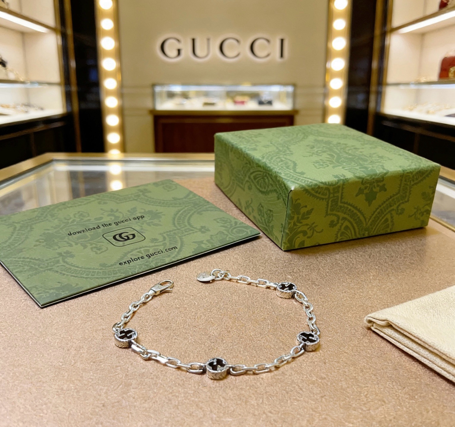 NO:858770,Batch. 2026 latest release Gucci Gucci bracelet, the latest classic style, exquisite no matter the style or texture, it is absolutely top-notch. You can understand the original logo at a glance. Super nice, the best choice to match clothes, a must-have artifact for men and women, boutique jewelry, gucci, gucci, bracelet19860909批. 2026最新出炉 Gucci古驰手链最新款的经典款 精致无论款式 质感 都是绝对的顶尖feel 只要看一眼就懂了原版logo 超 nice 搭配衣服最佳的选择,男女同款必备神器,饰品精品,gucci,gucci,bracelet,Jewelry