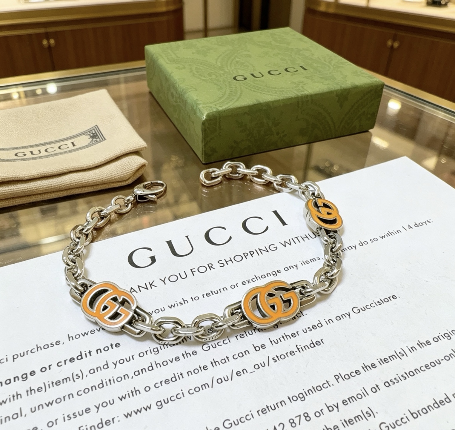 NO:858860,Batch. The latest tycoon version of the bracelet. Pay attention to the details and the sparkling sand effect. Exclusive high-quality Gucci bracelet. The latest classic style. Exquisite regardless of style and texture. It has an absolutely top-notch feel. You can understand it at a glance. Super nice. The best choice to match clothes. A must-have artifact for men and women. The size is 17 to 24 centimeters. Boutique jewelry, gucci, gucci, bracelet.19860909批. 最新出炉土豪版手链 认准细节链身闪沙效果 独家高品质 Gucci古驰手链最新款的经典款 精致无论款式 质感 都是绝对的顶尖feel 只要看一眼就懂了超 nice 搭配衣服最佳的选择,男女同款必备神器 码数17到24公分,饰品精品,gucci,gucci,bracelet,Jewelry